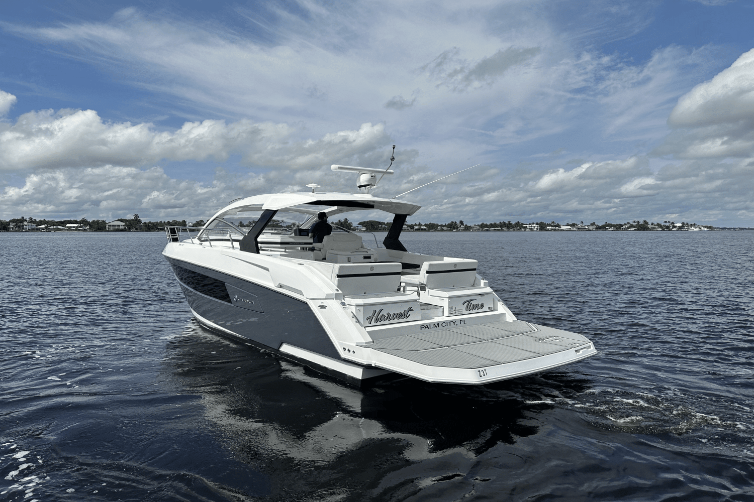 2019 Cruisers Yachts 39 EXPRESS COUPE Image Thumbnail #5