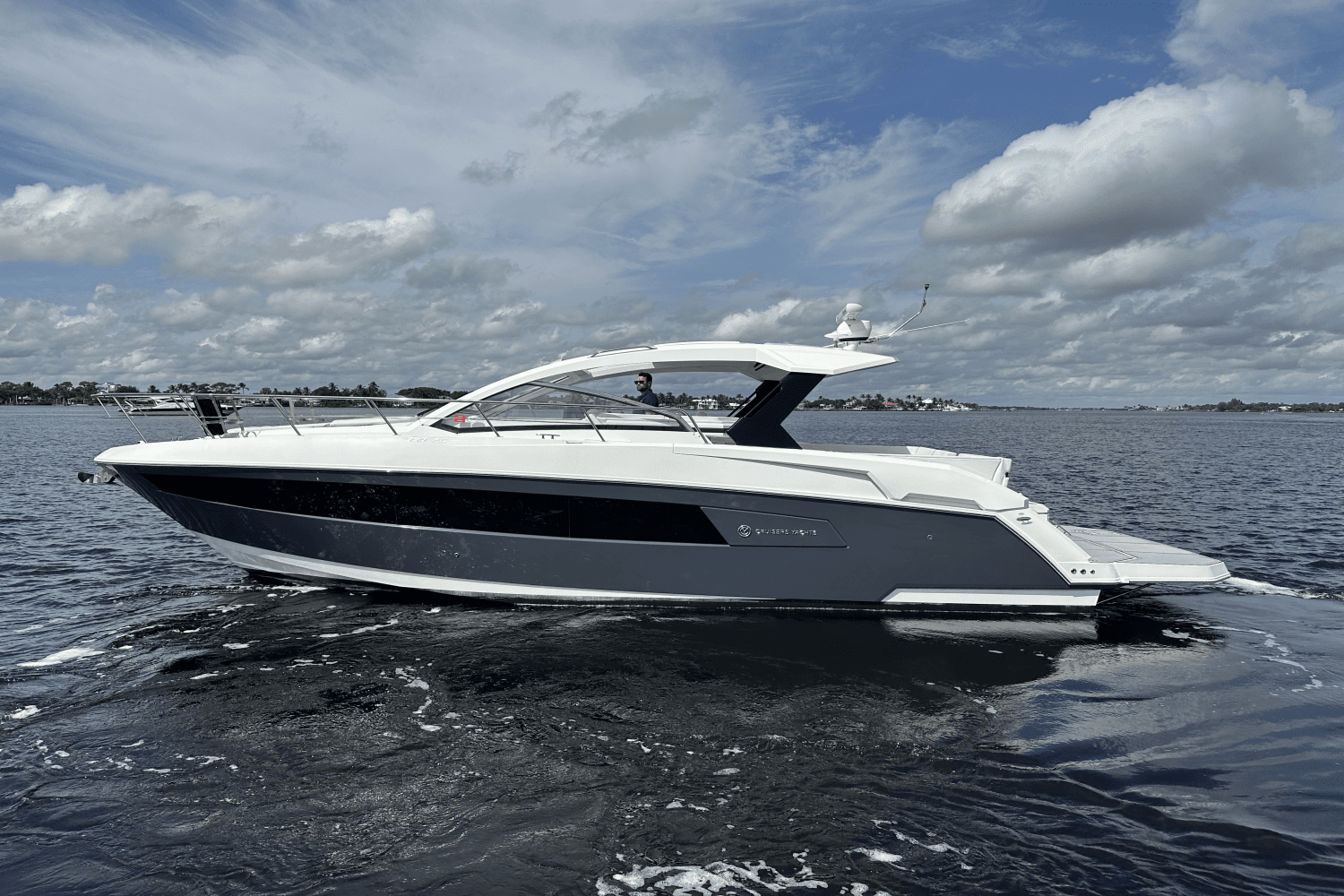 2019 Cruisers Yachts 39 EXPRESS COUPE Image Thumbnail #6