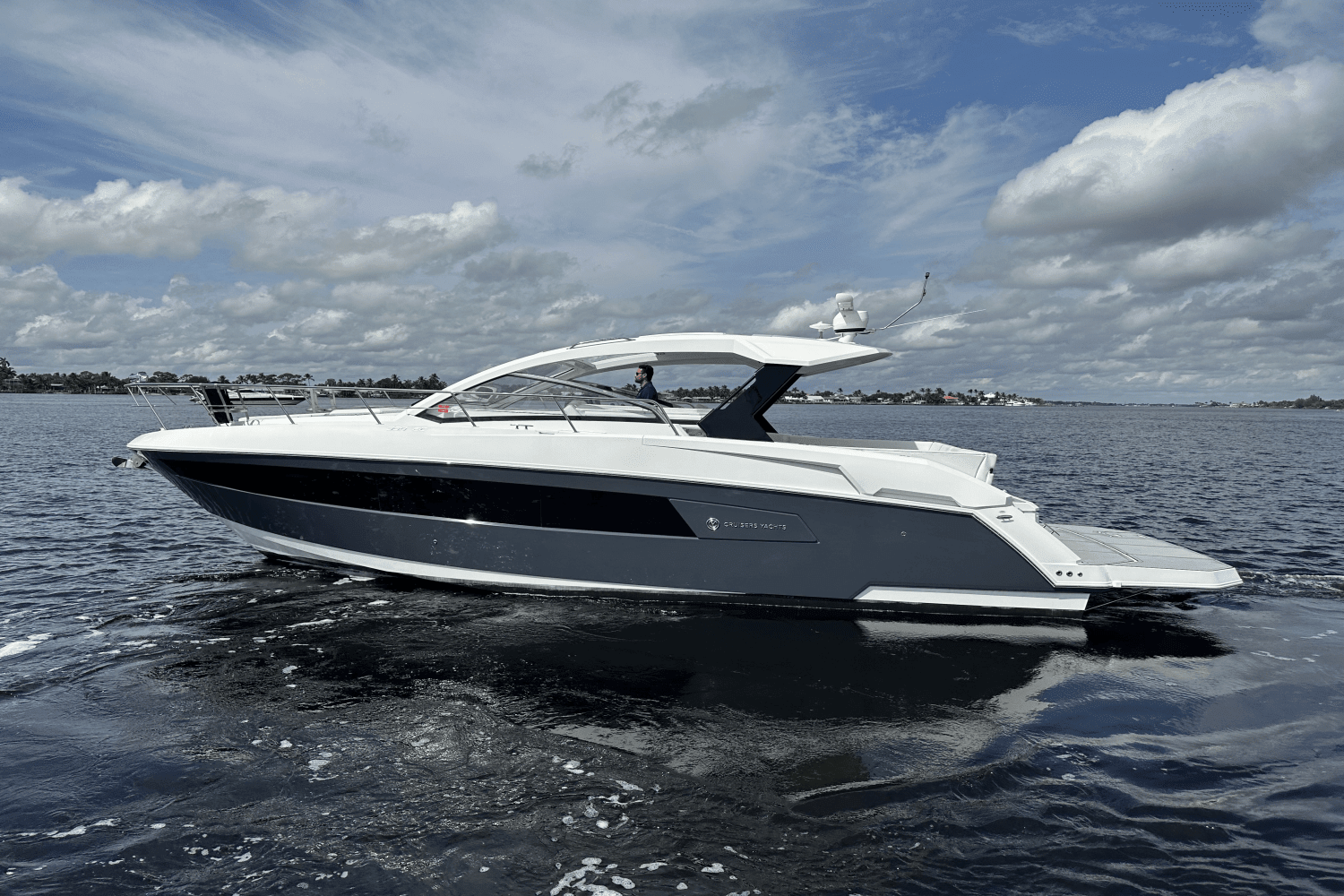 2019 Cruisers Yachts 39 EXPRESS COUPE Image Thumbnail #7