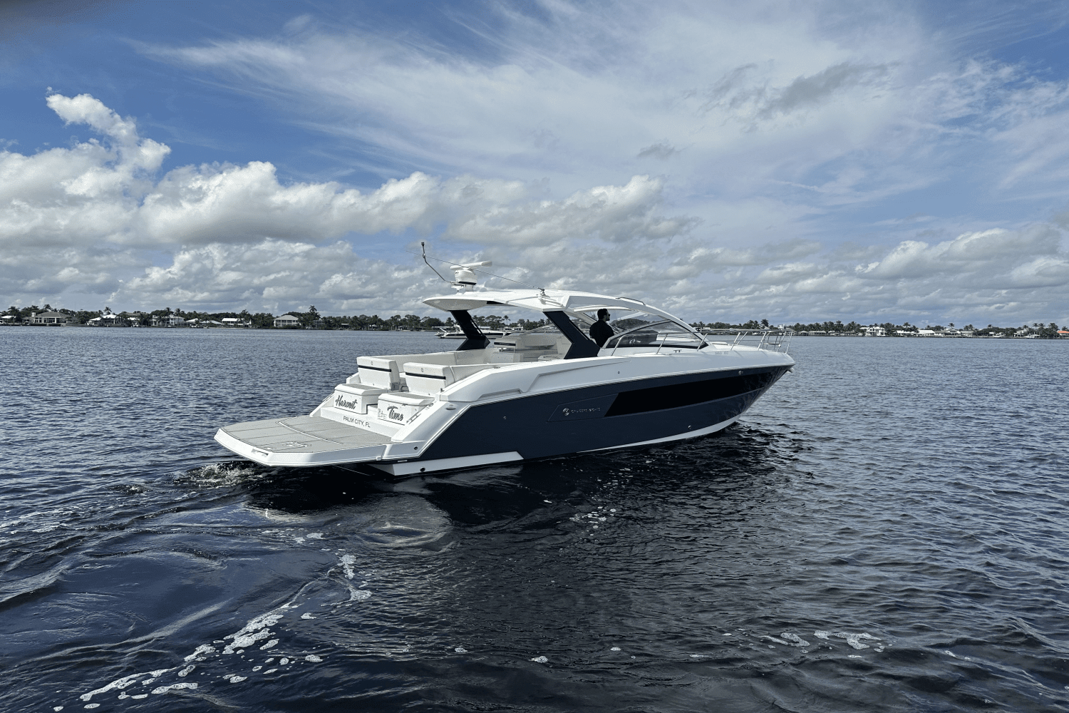 2019 Cruisers Yachts 39 EXPRESS COUPE Image Thumbnail #3