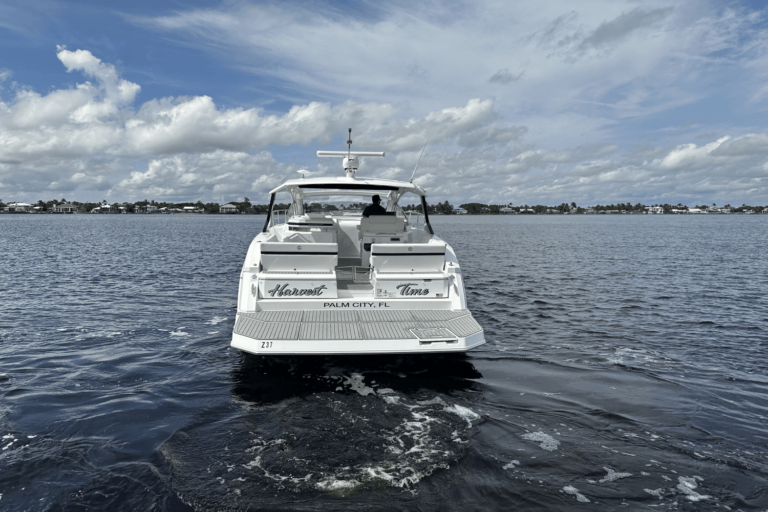 2019 Cruisers Yachts 39 EXPRESS COUPE Image Thumbnail #4