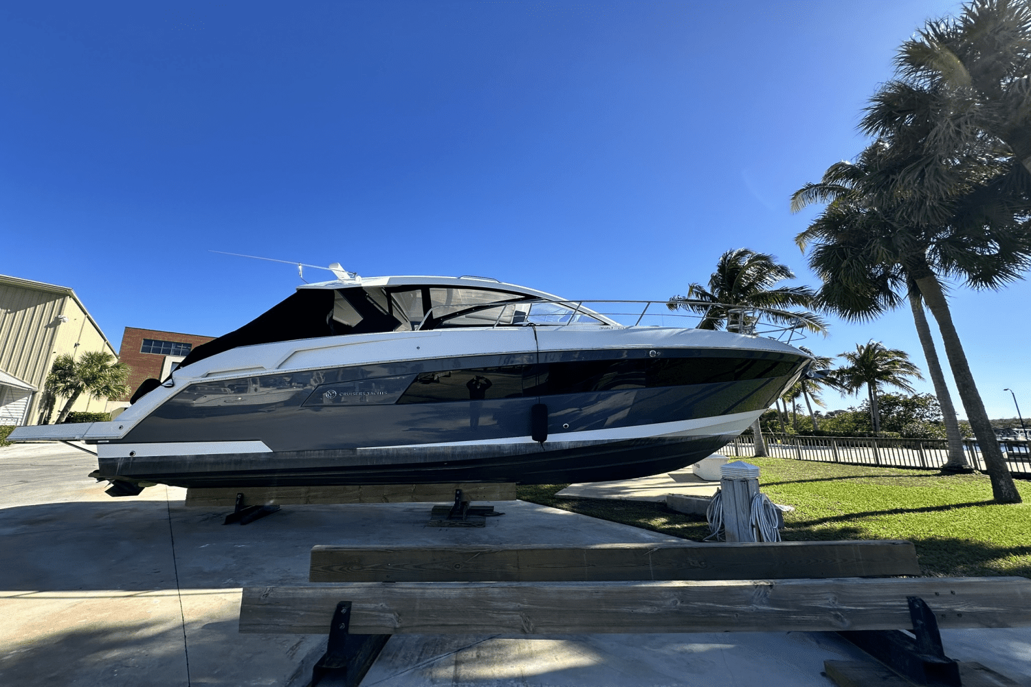 2019 Cruisers Yachts 39 EXPRESS COUPE Image Thumbnail #9