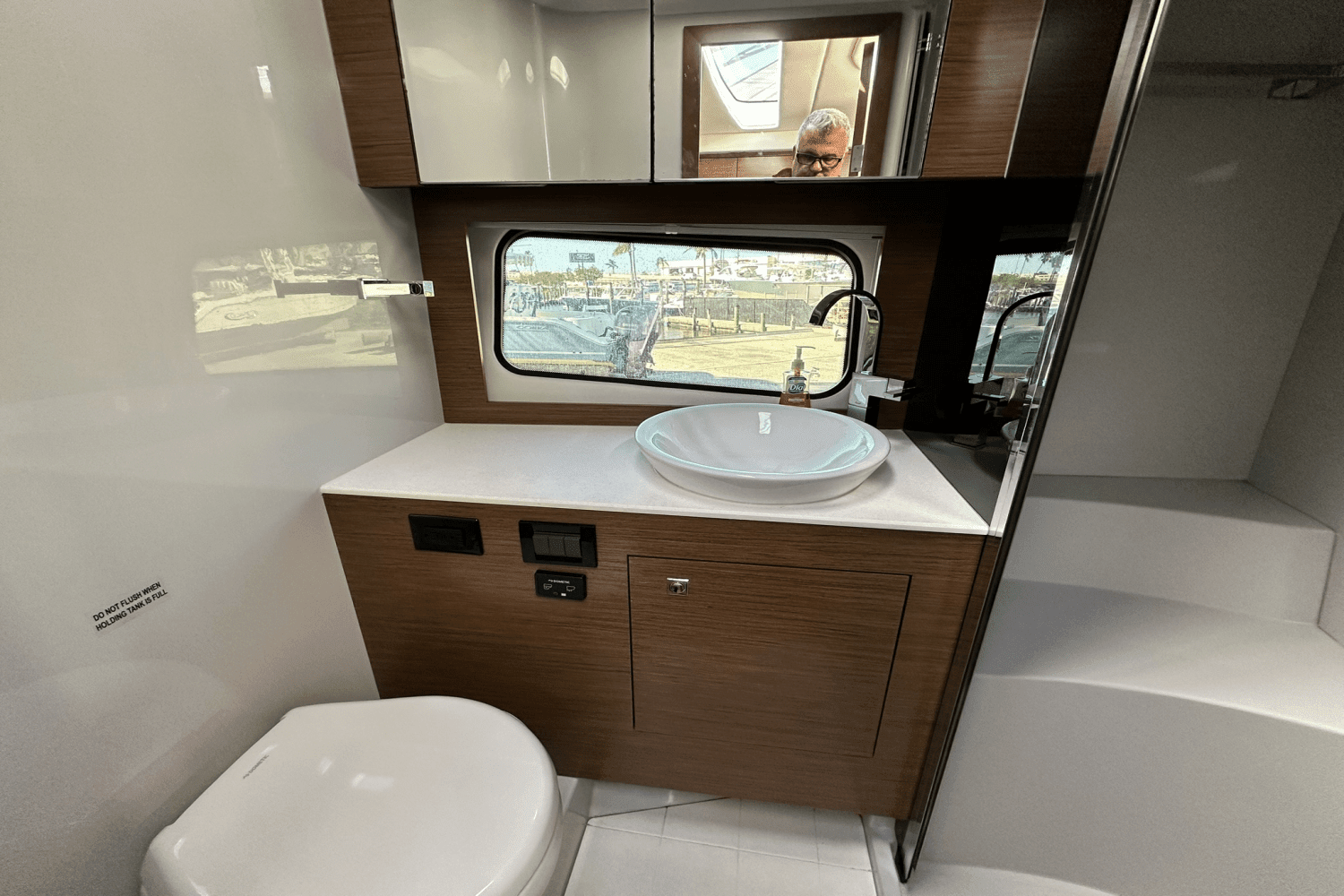 2019 Cruisers Yachts 39 EXPRESS COUPE Image Thumbnail #26