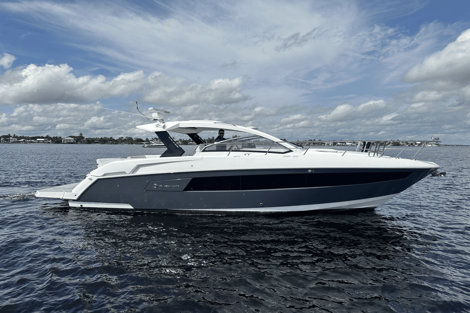 2019 Cruisers Yachts 39 EXPRESS COUPE Image Thumbnail #1