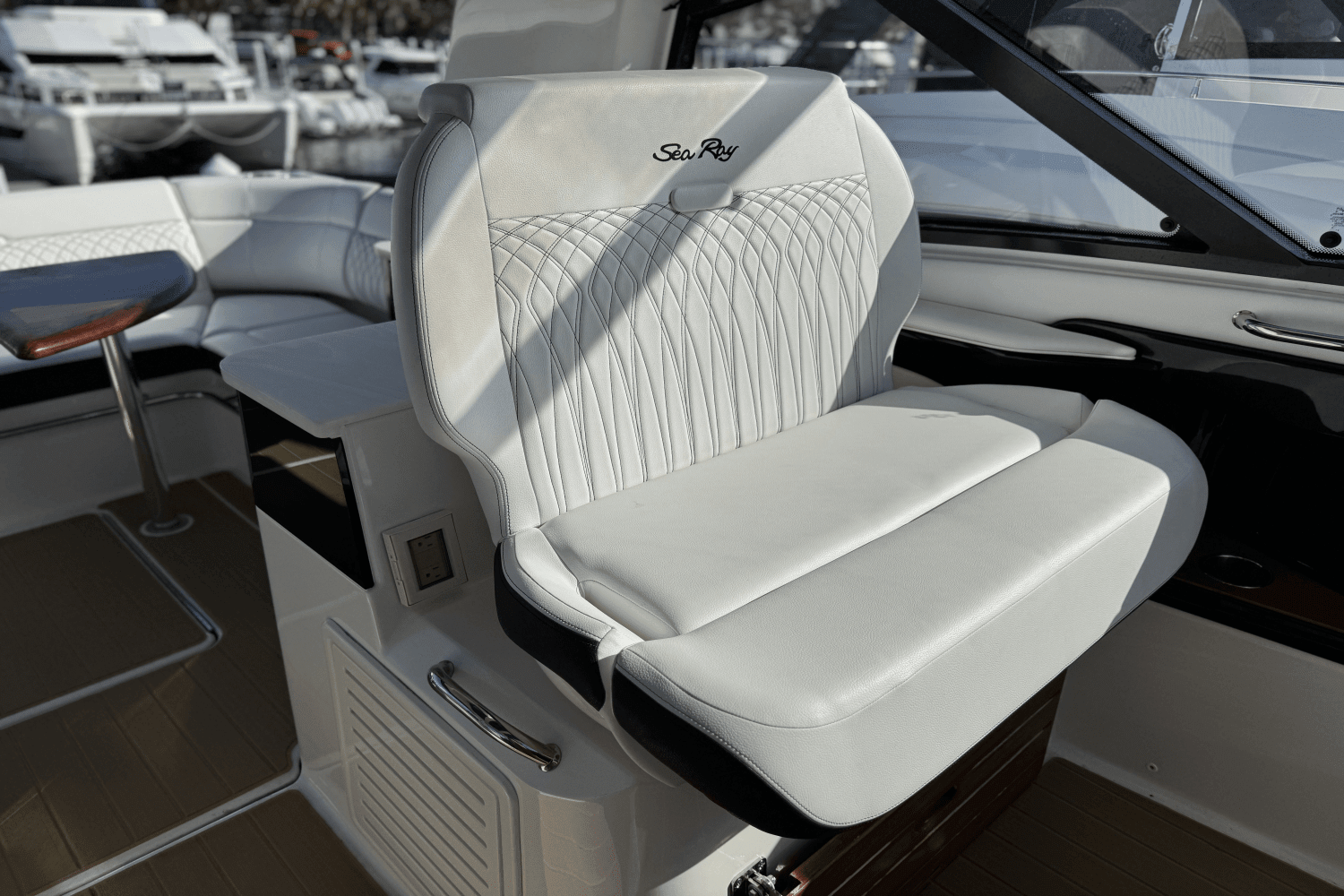 2023 Sea Ray Sundancer 370 Outboard Image Thumbnail #23