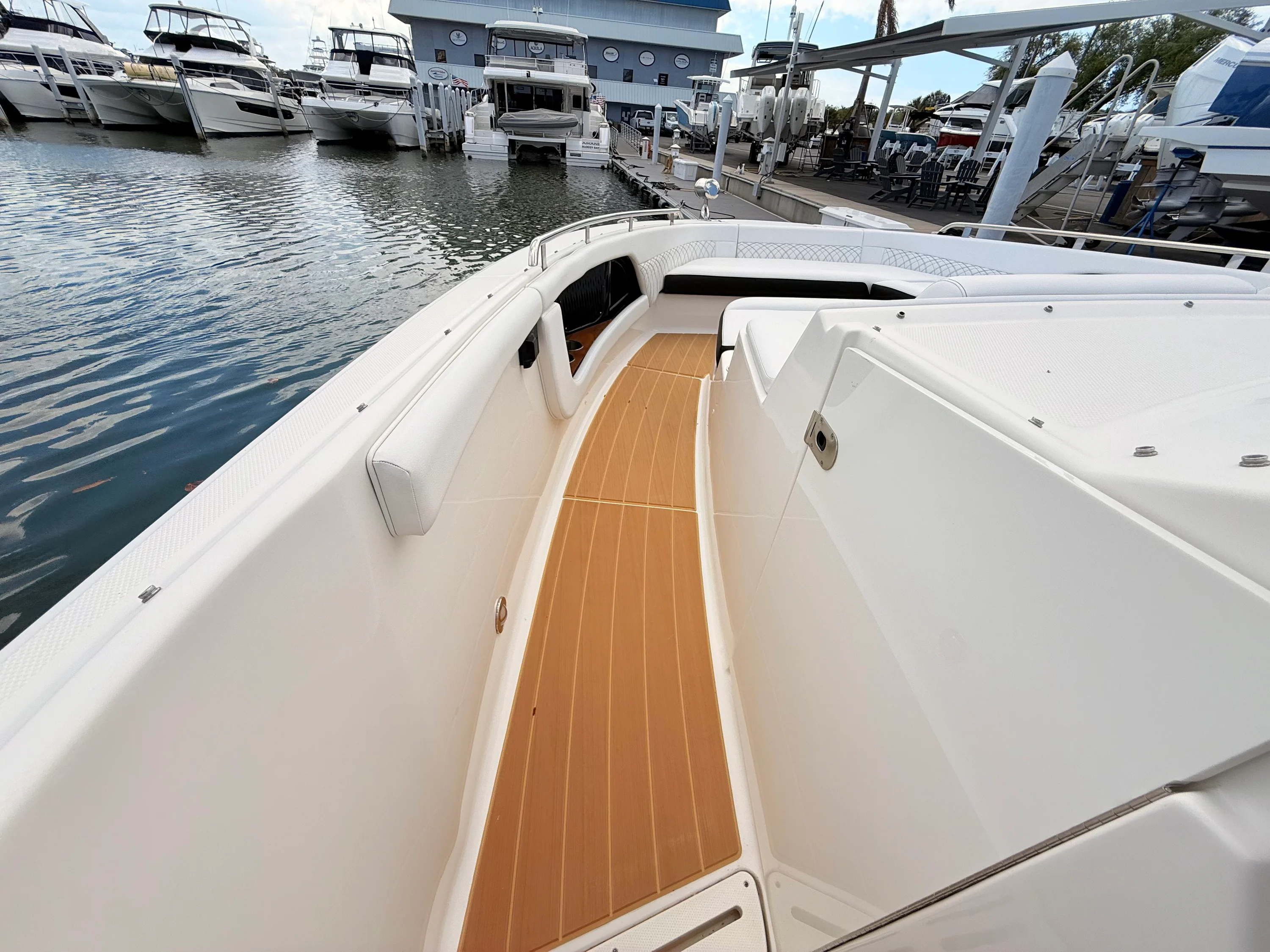 2023 Sea Ray Sundancer 370 Outboard Image Thumbnail #57