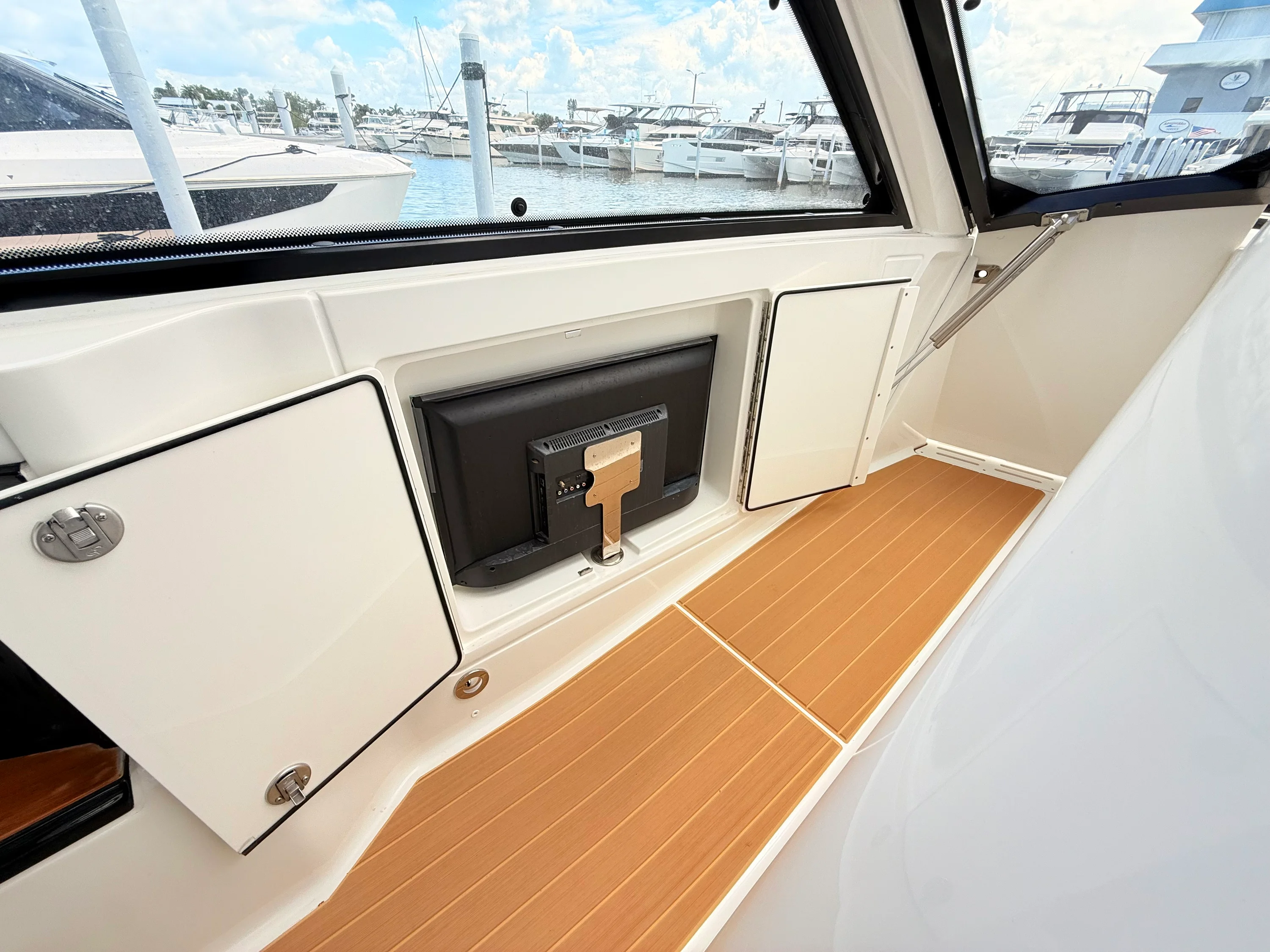 2023 Sea Ray Sundancer 370 Outboard Image Thumbnail #56