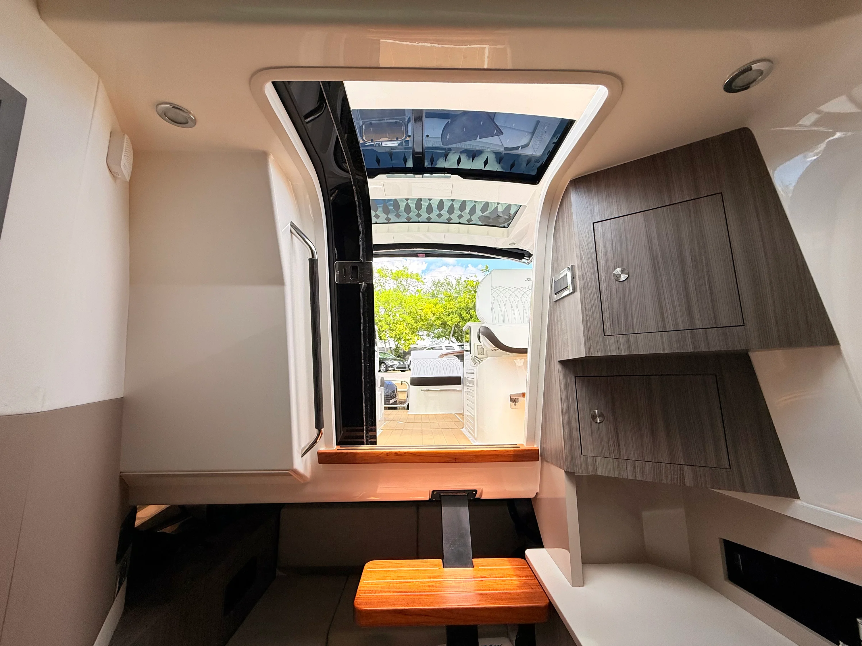 2023 Sea Ray Sundancer 370 Outboard Image Thumbnail #81