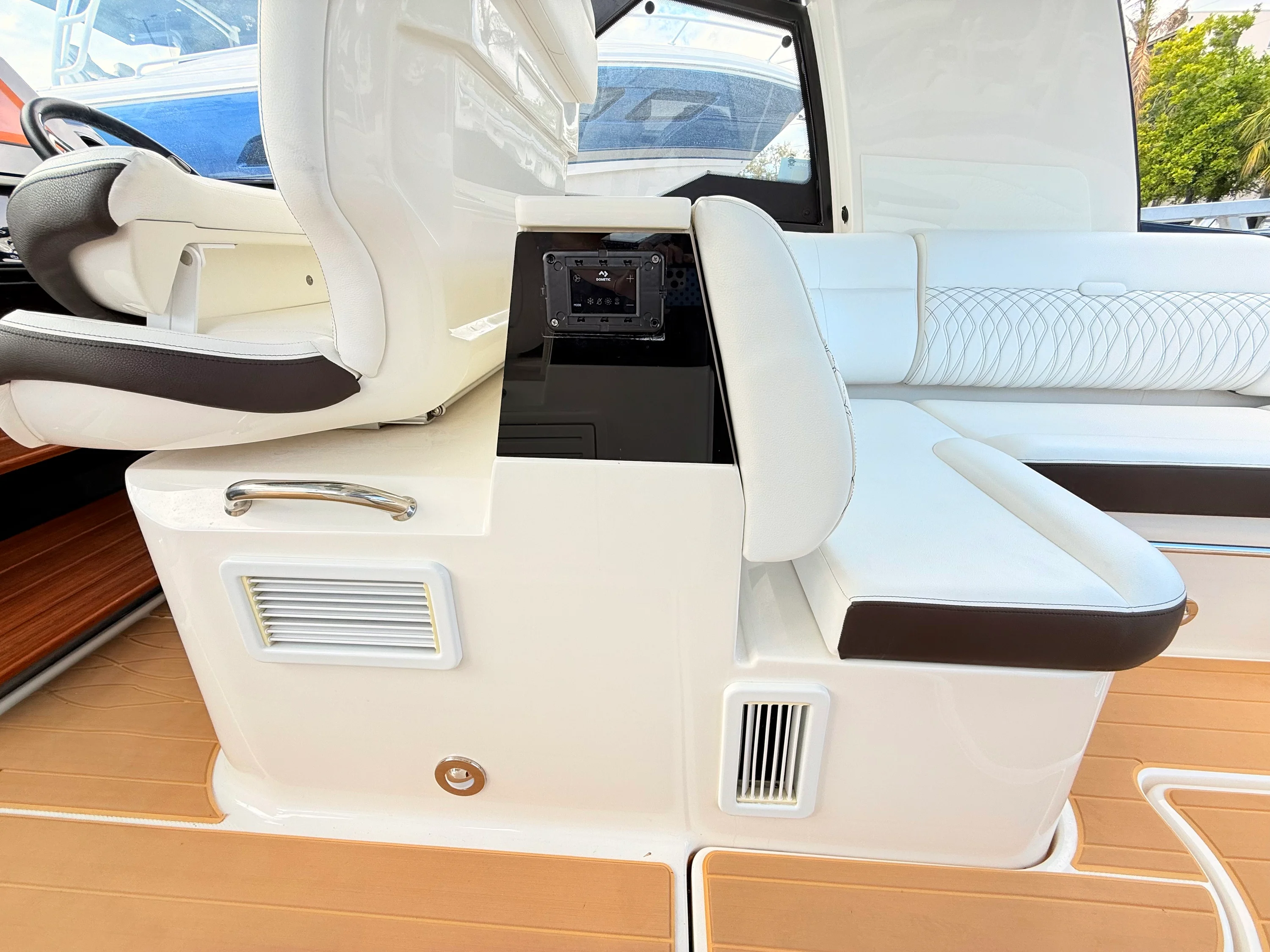 2023 Sea Ray Sundancer 370 Outboard Image Thumbnail #40