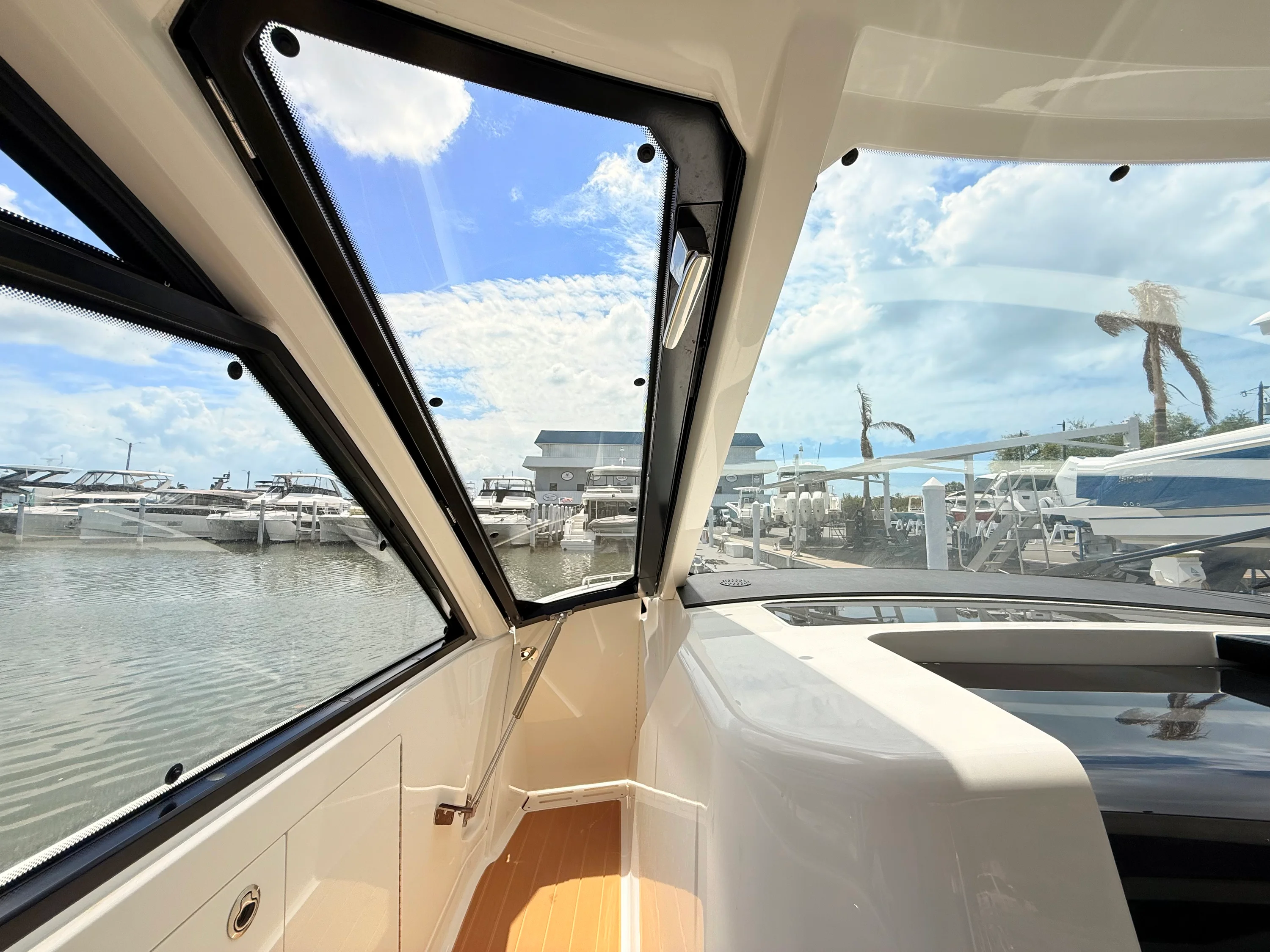 2023 Sea Ray Sundancer 370 Outboard Image Thumbnail #54