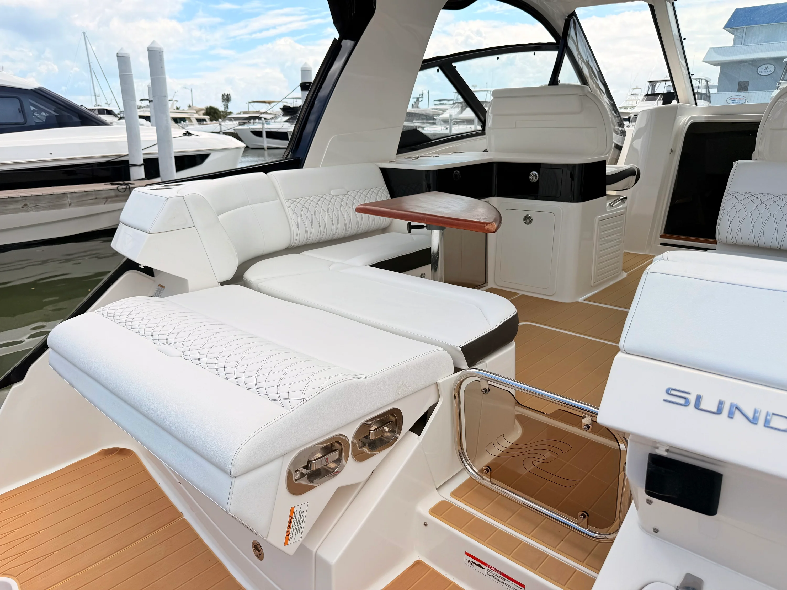 2023 Sea Ray Sundancer 370 Outboard Image Thumbnail #29