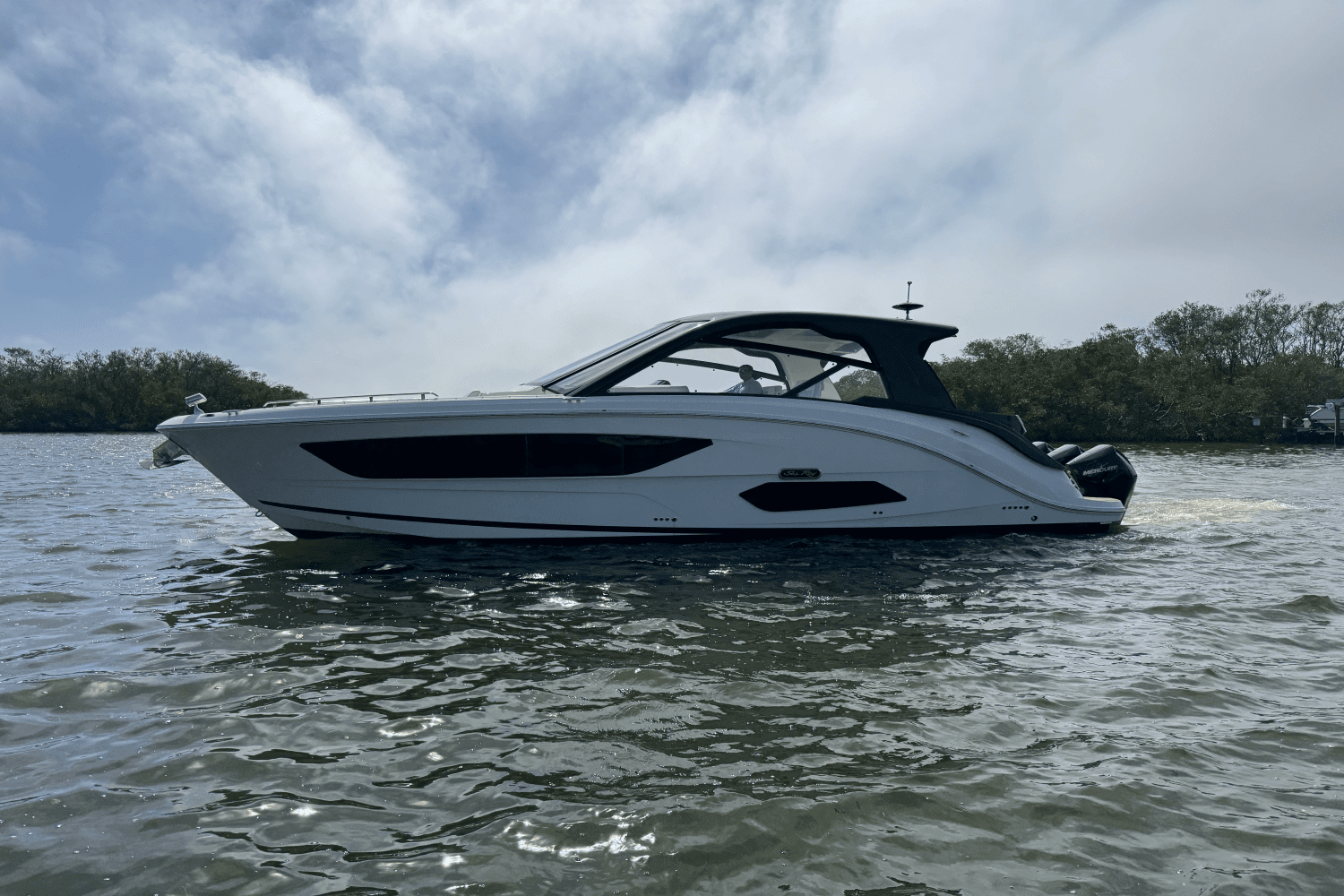 2023 Sea Ray Sundancer 370 Outboard Image Thumbnail #3