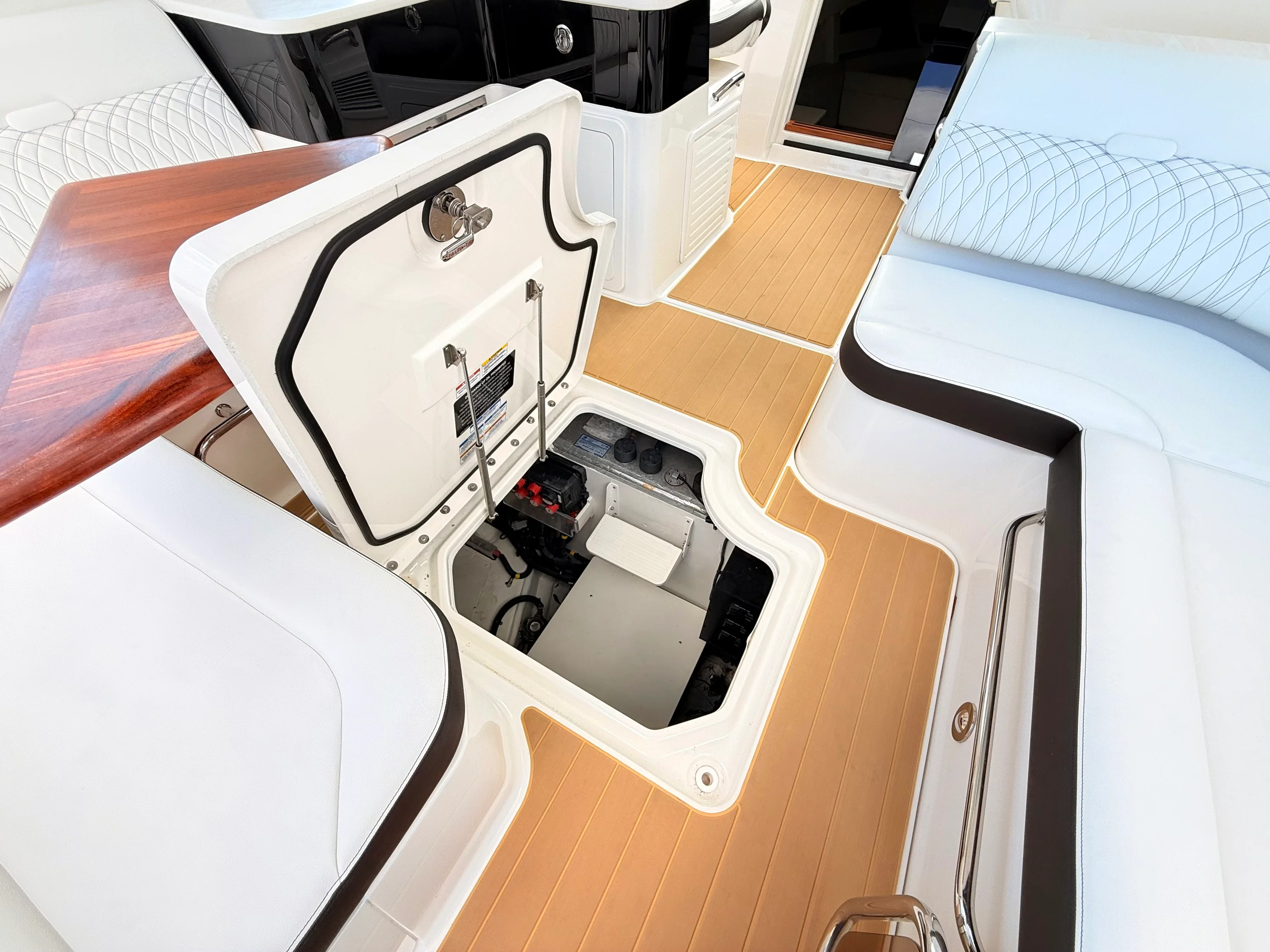 2023 Sea Ray Sundancer 370 Outboard Image Thumbnail #39