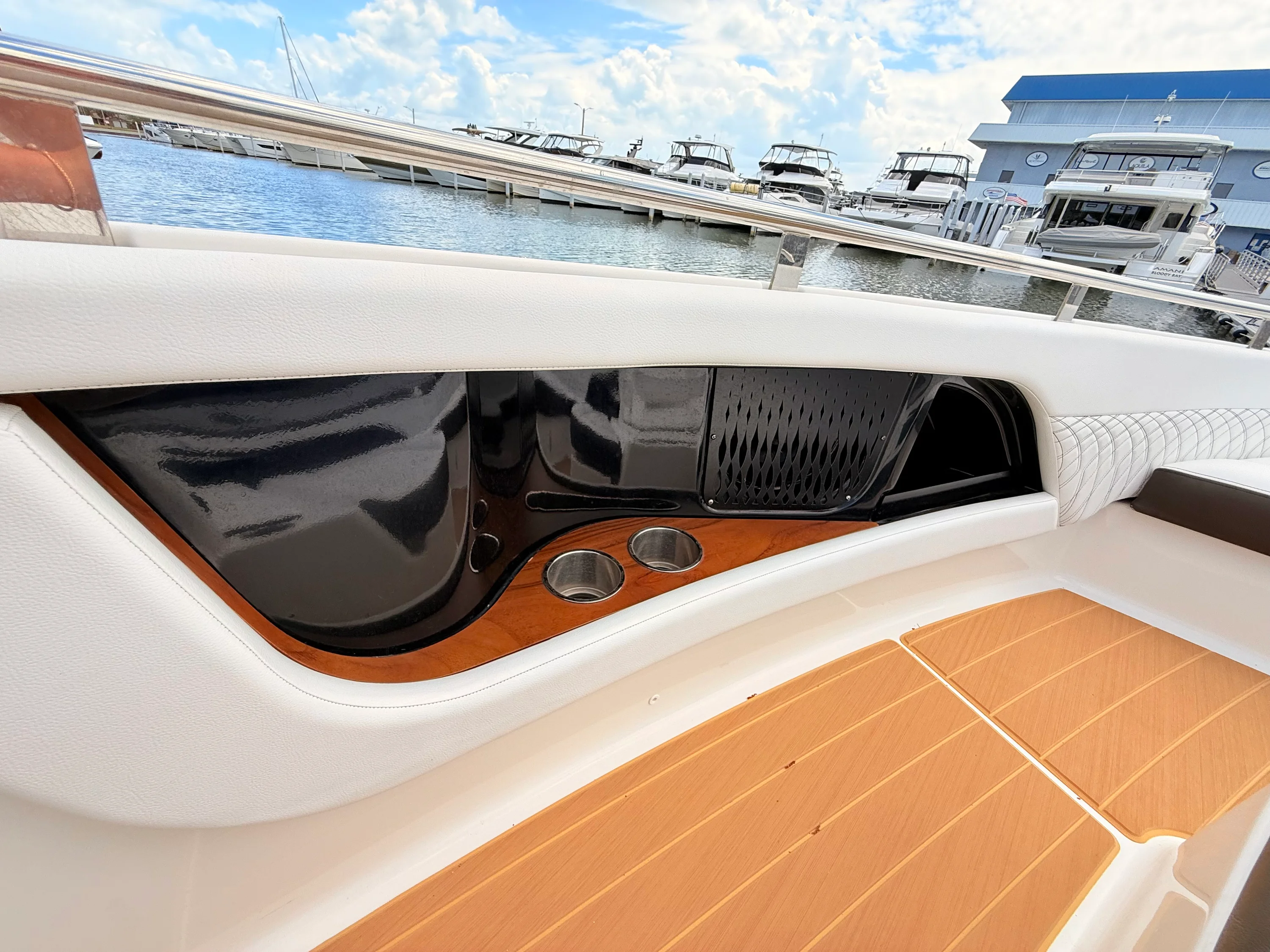 2023 Sea Ray Sundancer 370 Outboard Image Thumbnail #59