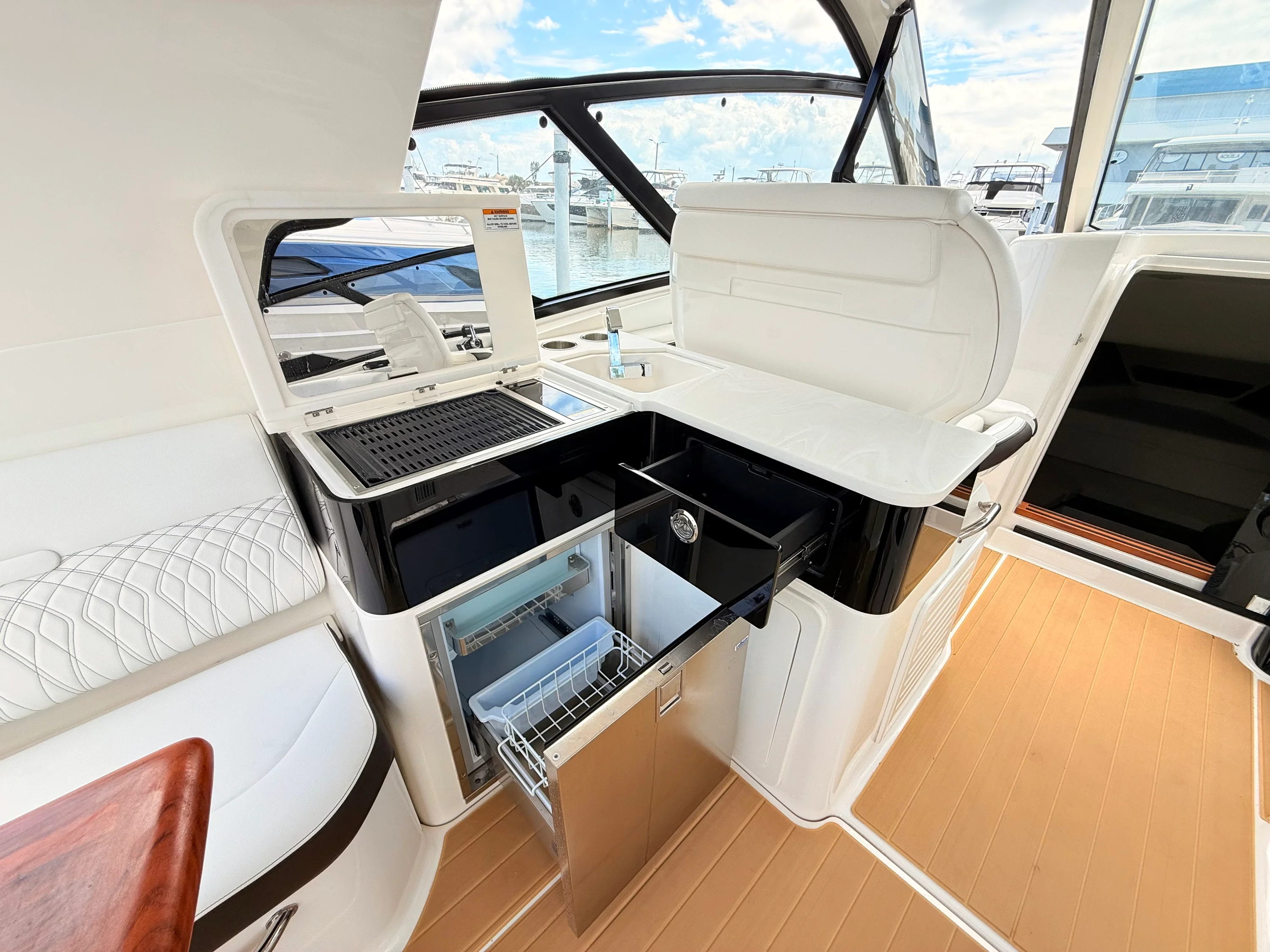 2023 Sea Ray Sundancer 370 Outboard Image Thumbnail #36