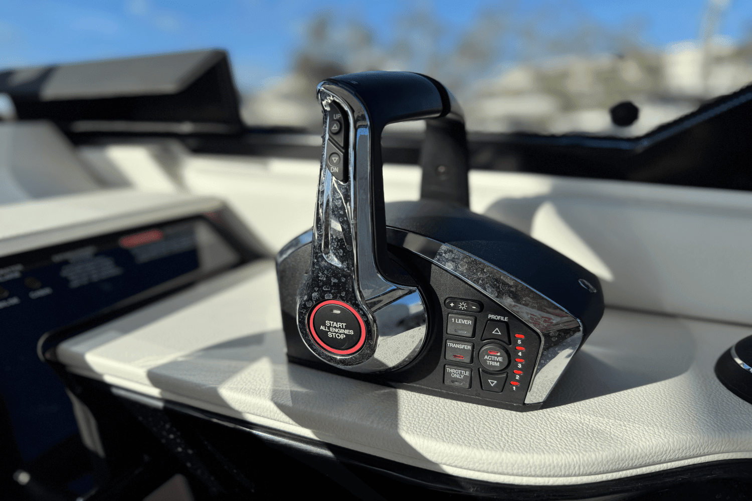 2023 Sea Ray Sundancer 370 Outboard Image Thumbnail #12