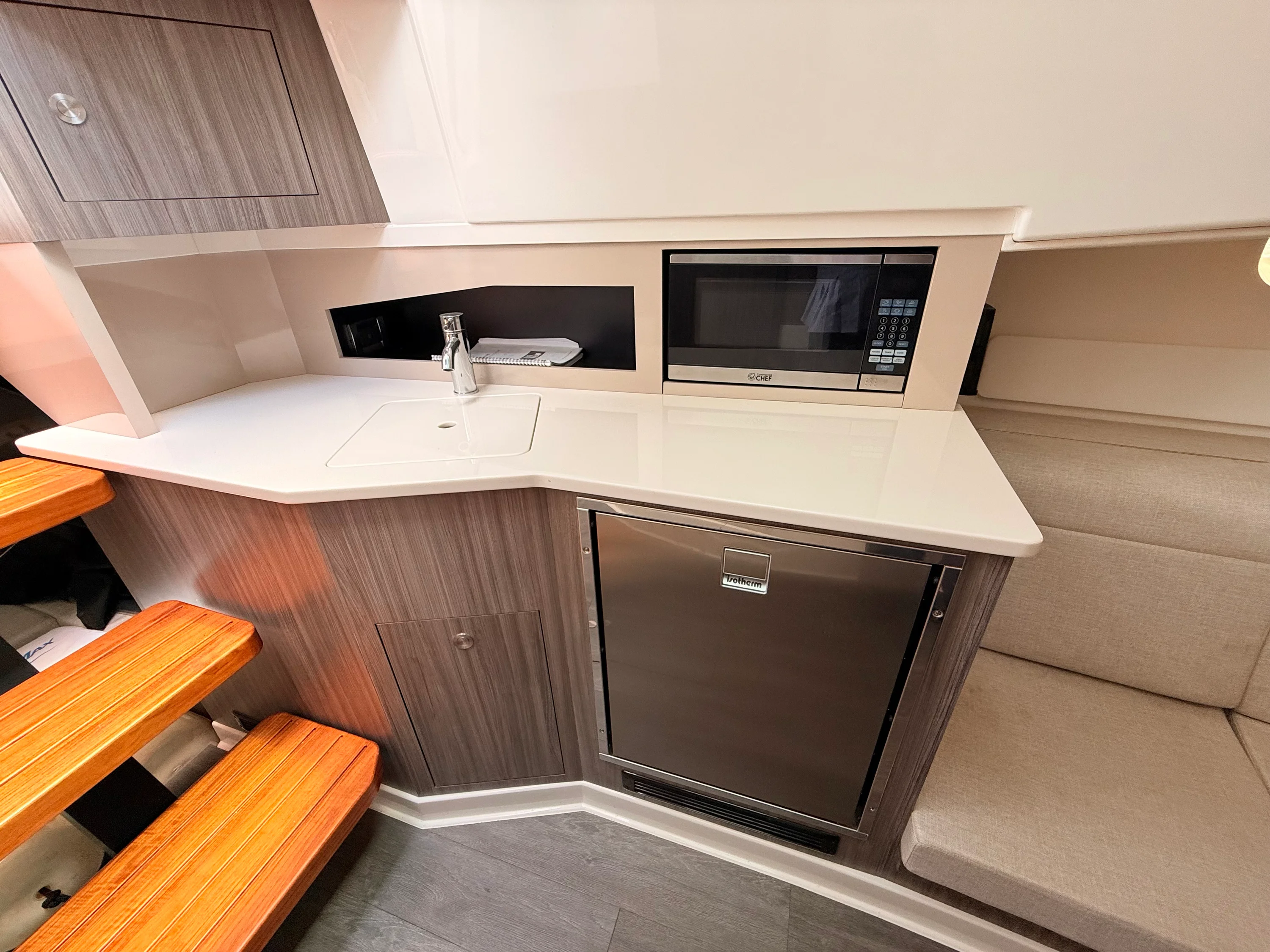 2023 Sea Ray Sundancer 370 Outboard Image Thumbnail #72