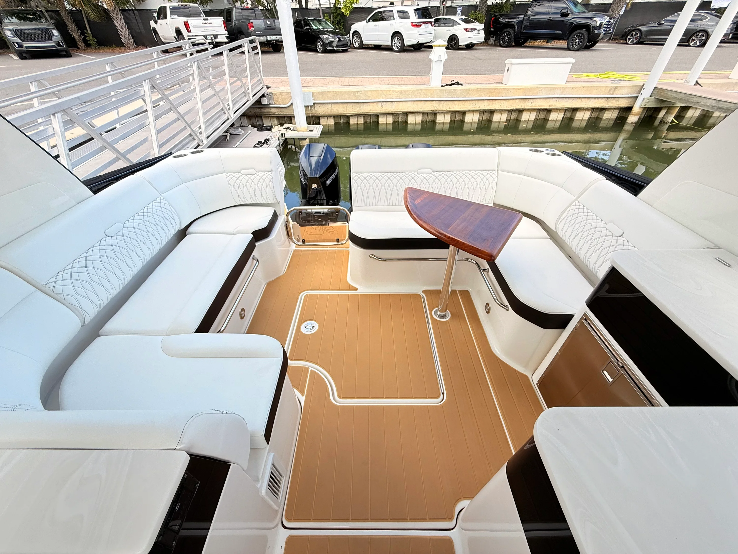 2023 Sea Ray Sundancer 370 Outboard Image Thumbnail #38