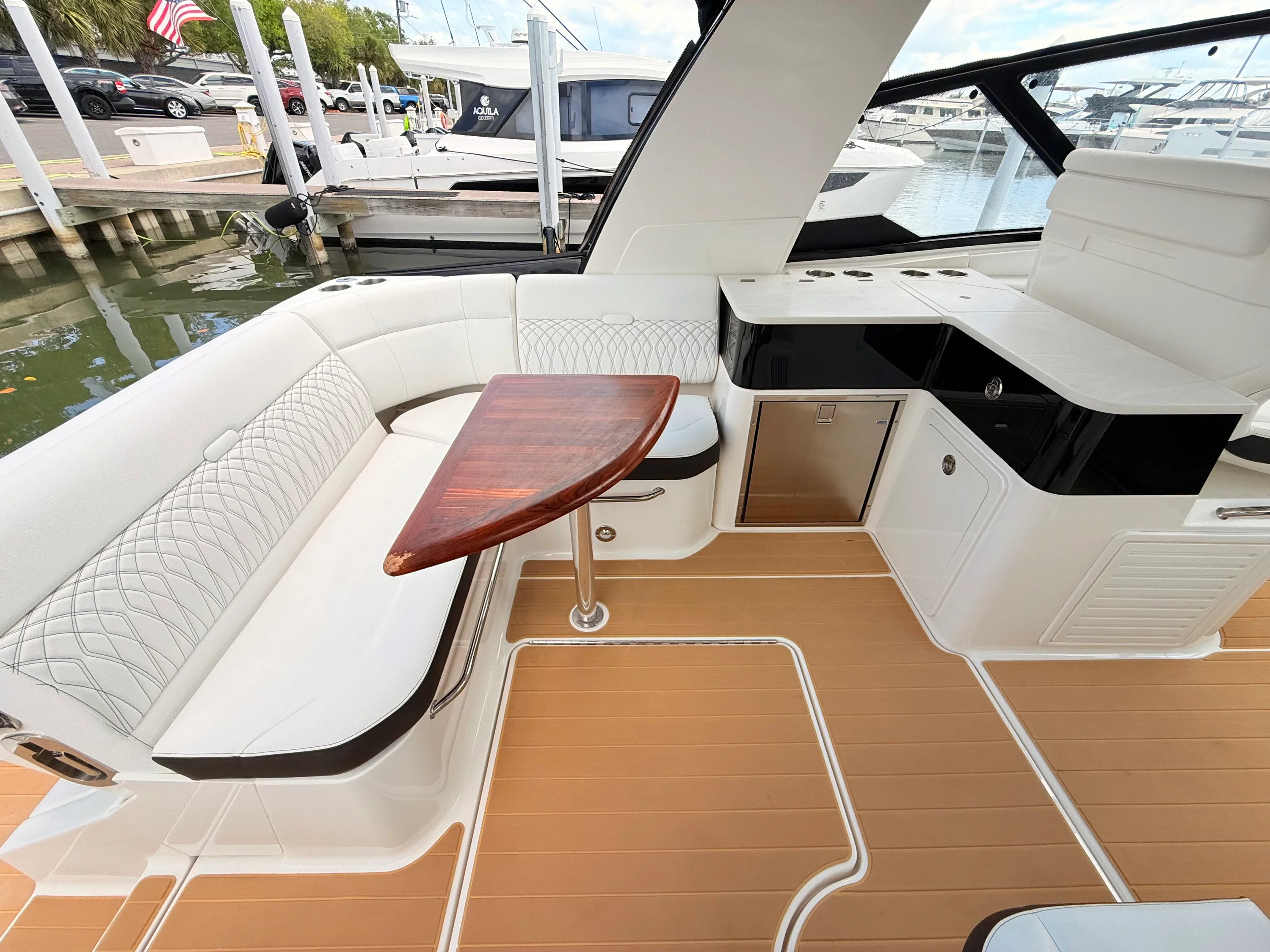 2023 Sea Ray Sundancer 370 Outboard Image Thumbnail #32