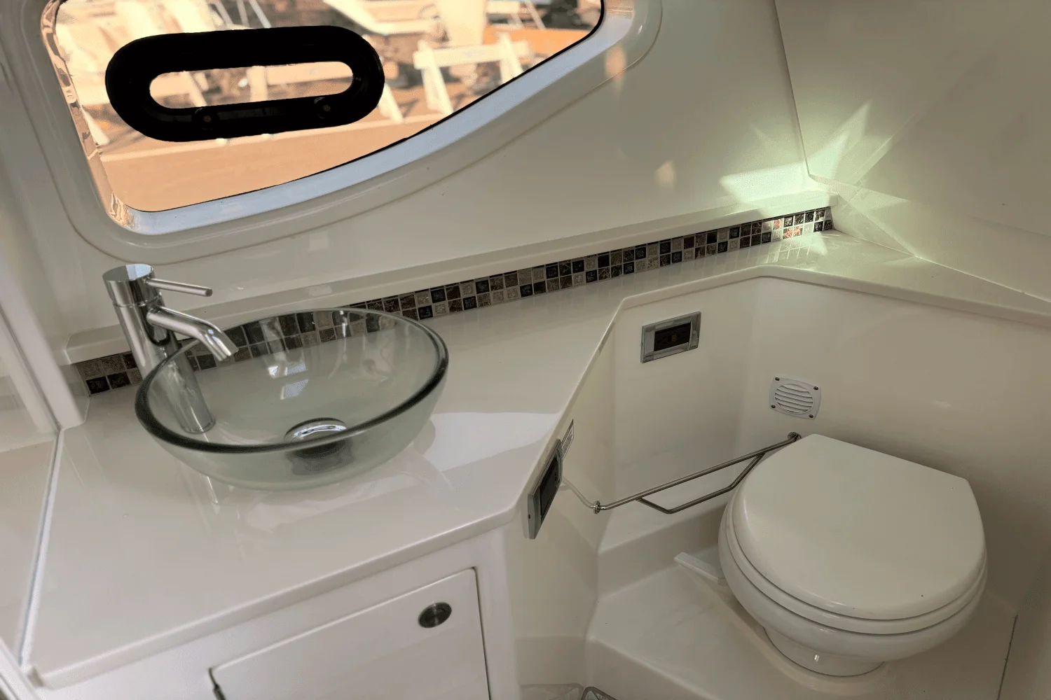 2023 Sea Ray Sundancer 370 Outboard Image Thumbnail #28