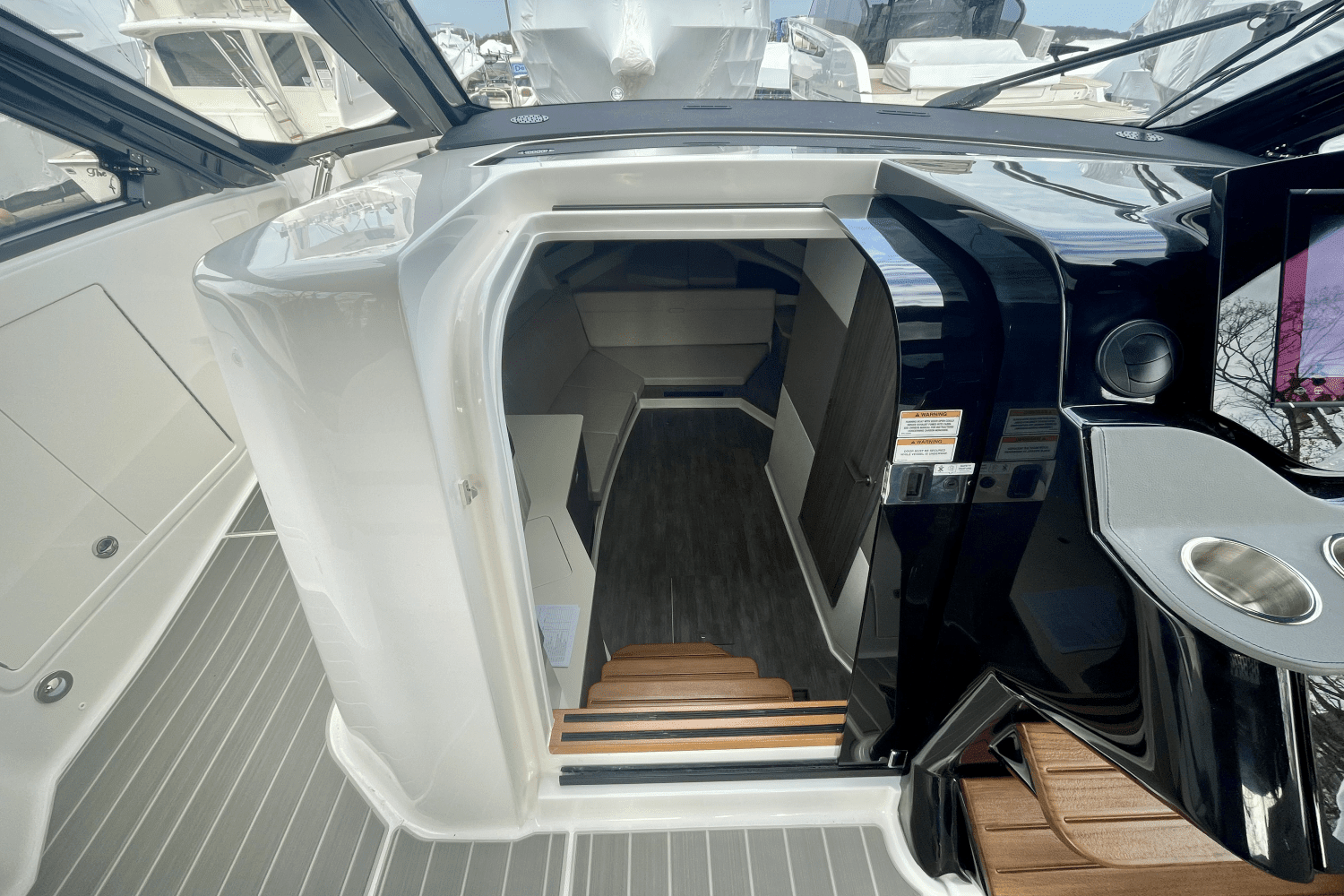 2025 Sea Ray Sundancer 370 Outboard Image Thumbnail #23