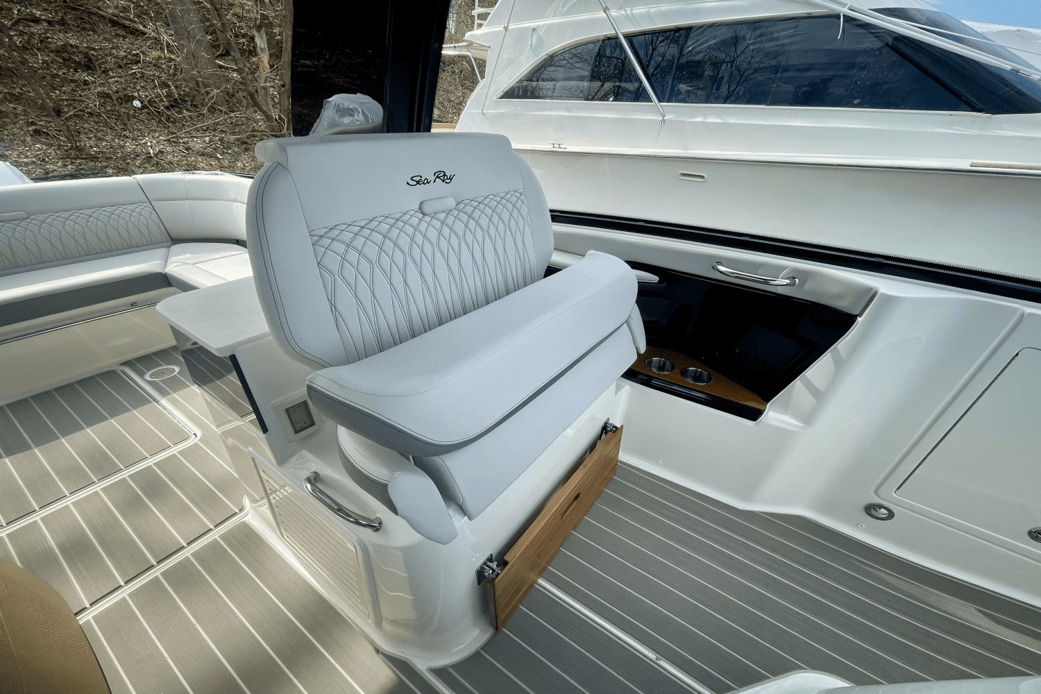2025 Sea Ray Sundancer 370 Outboard Image Thumbnail #18
