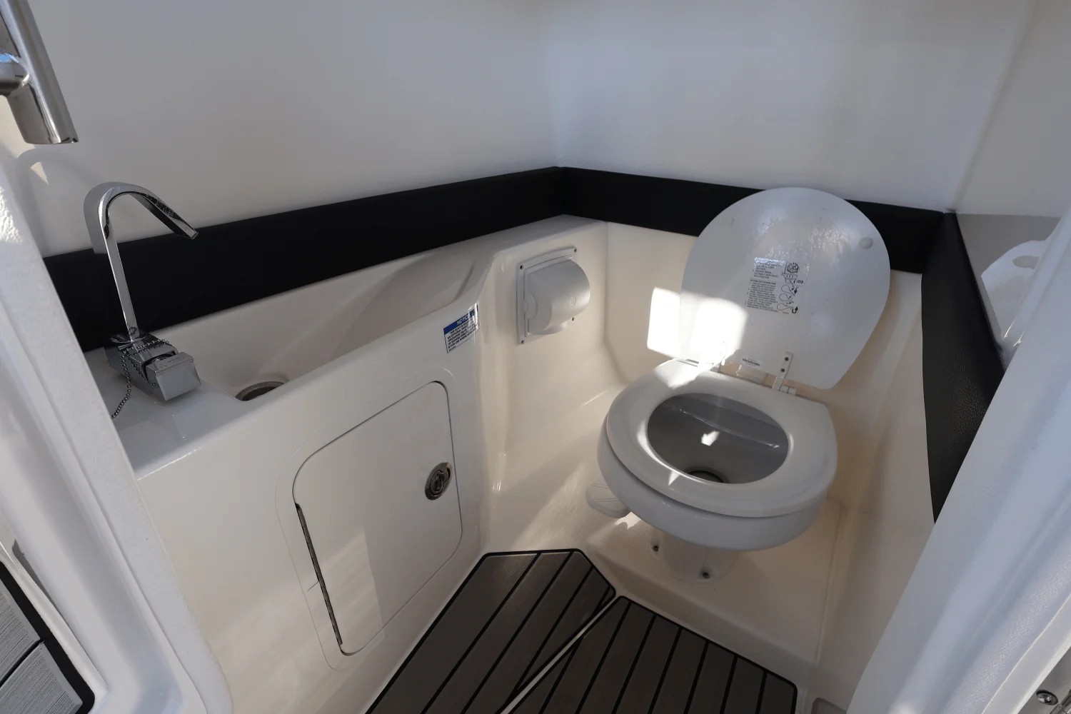 2025 Sea Ray SLX 280 Image Thumbnail #15