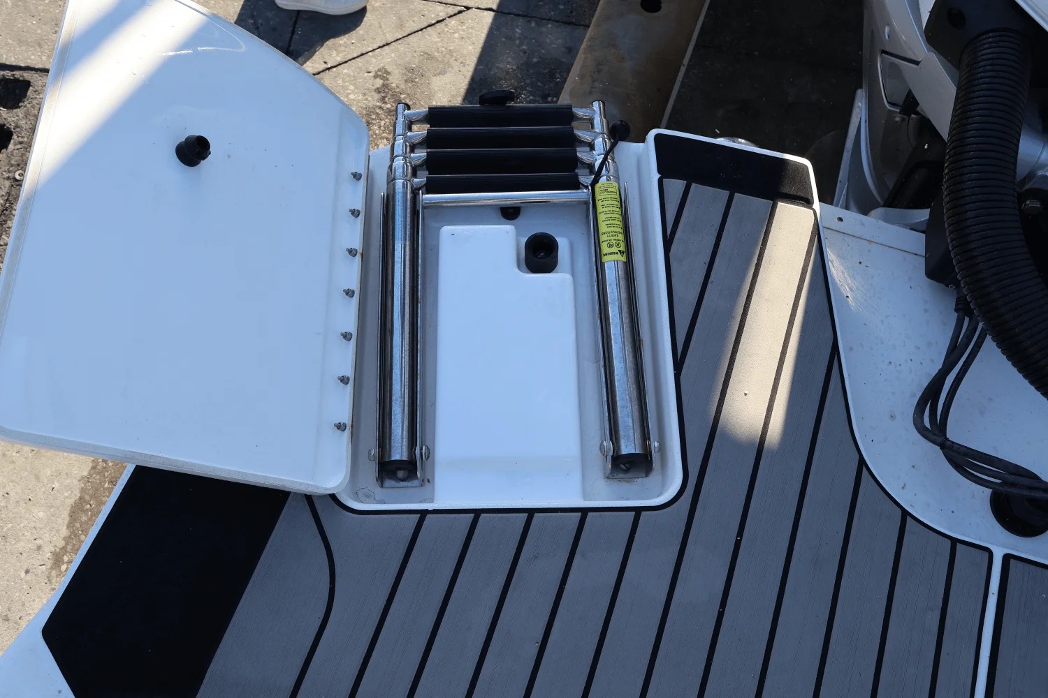 2025 Sea Ray SLX 280 Image Thumbnail #25