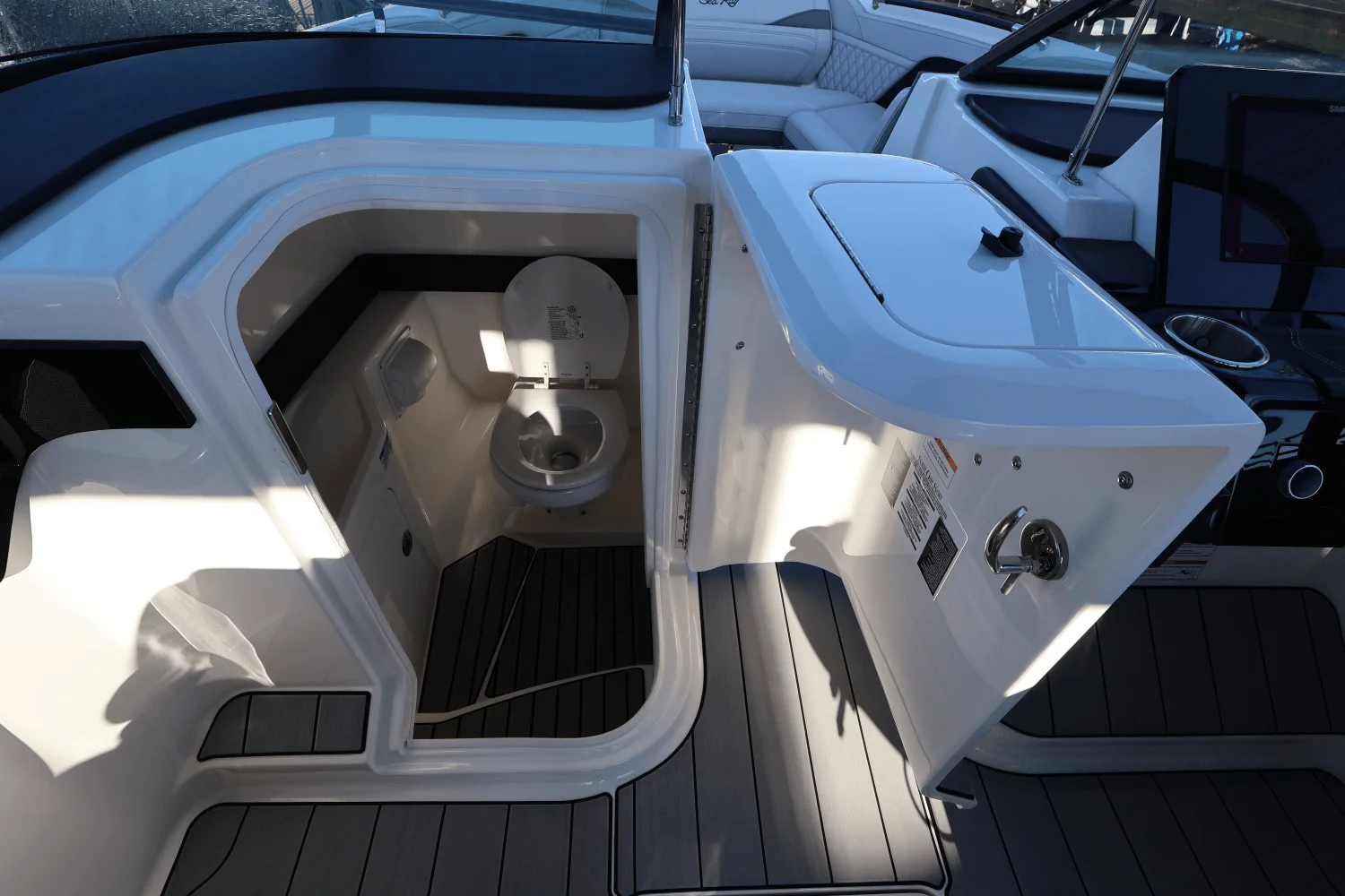 2025 Sea Ray SLX 280 Image Thumbnail #14