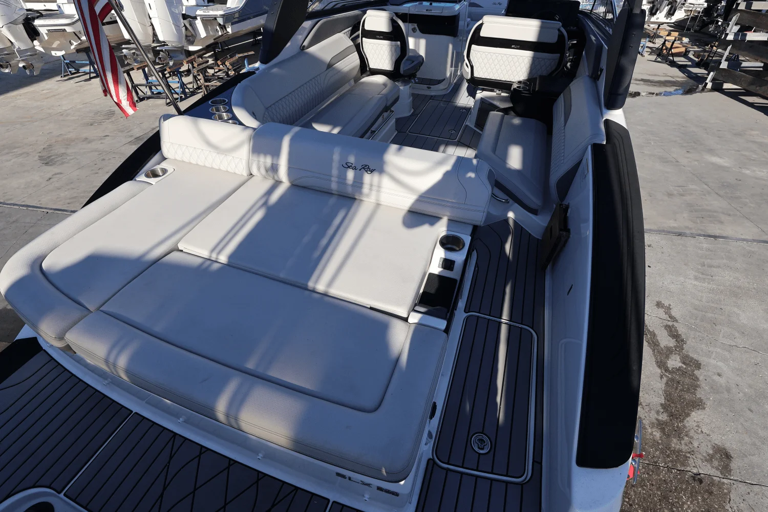 2025 Sea Ray SLX 280 Image Thumbnail #7