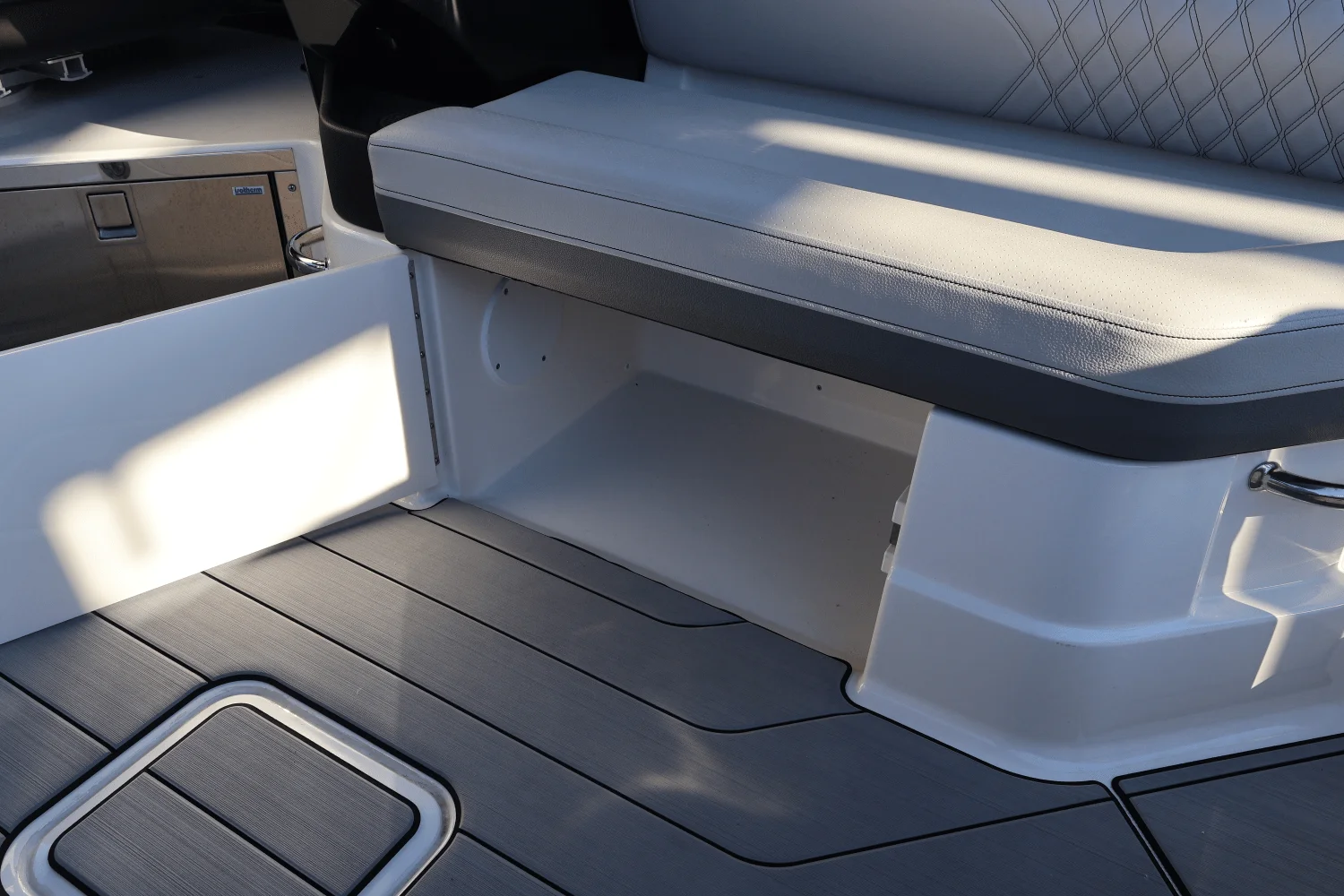 2025 Sea Ray SLX 280 Image Thumbnail #24