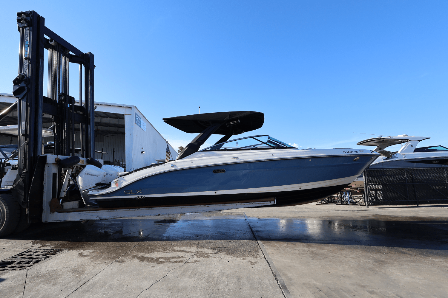 2025 Sea Ray SLX 280 Image Thumbnail #4