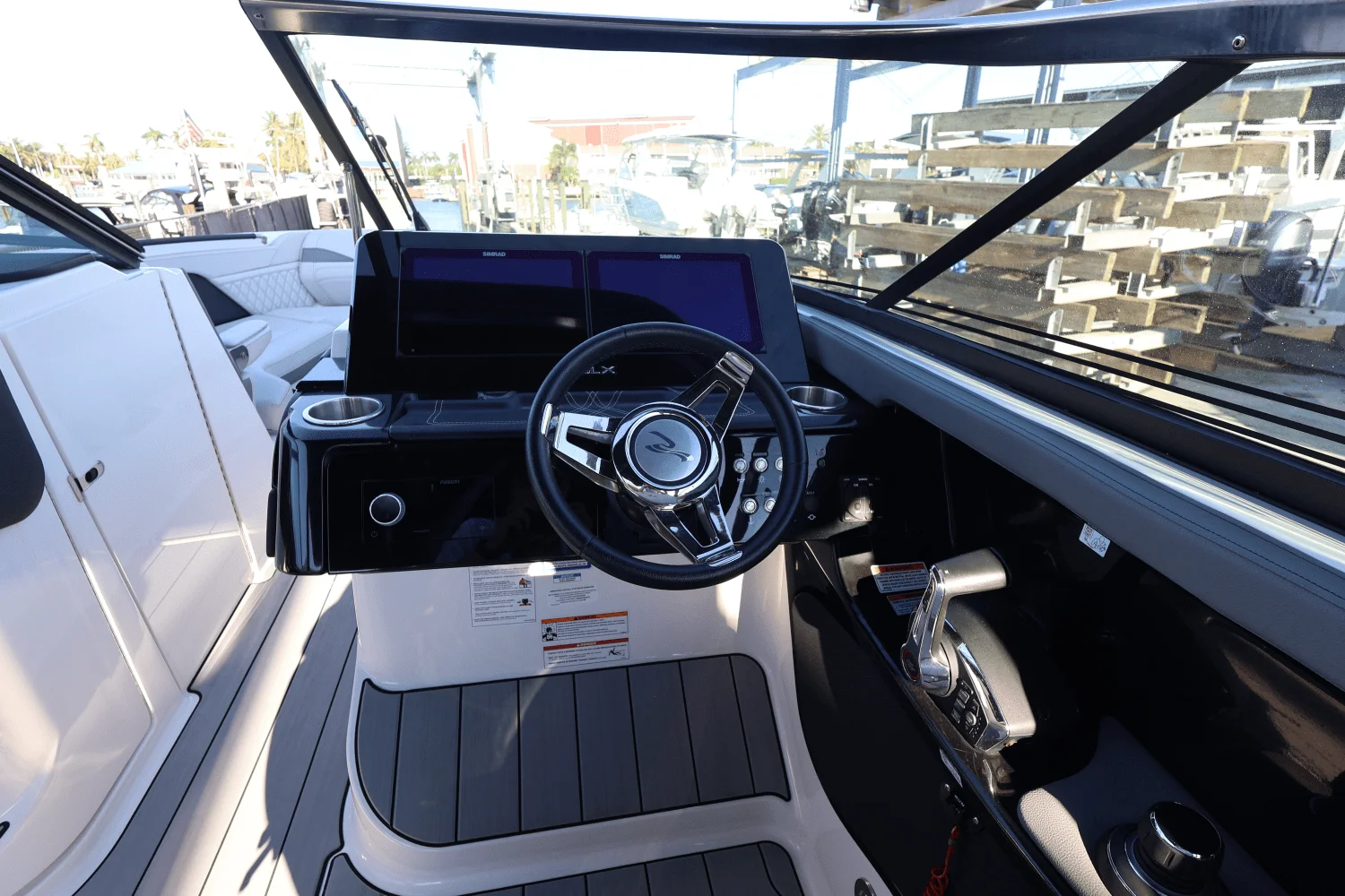 2025 Sea Ray SLX 280 Image Thumbnail #17