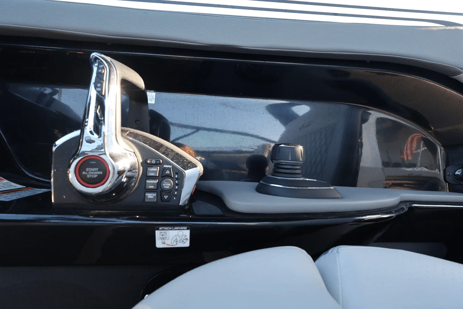 2025 Sea Ray SLX 280 Image Thumbnail #19