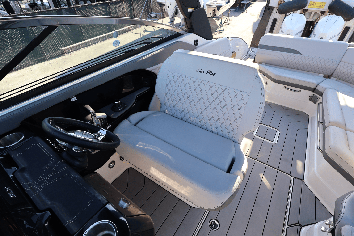 2025 Sea Ray SLX 280 Image Thumbnail #16