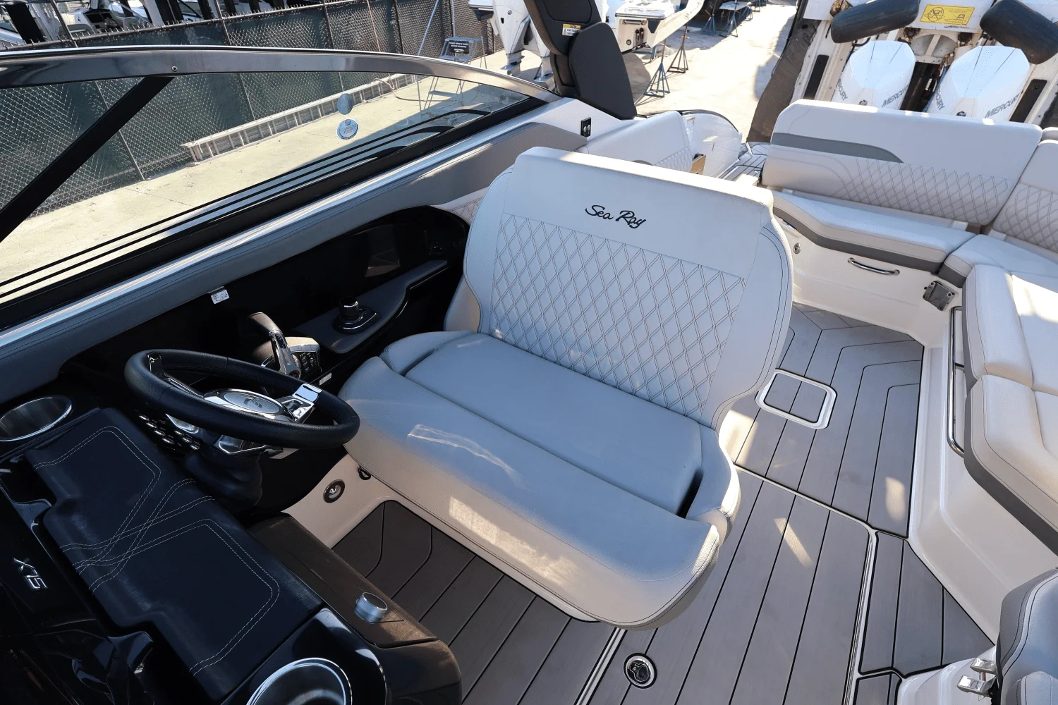 2025 Sea Ray SLX 280 Image Thumbnail #16