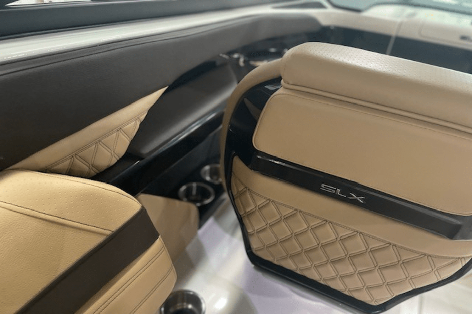 2025 Sea Ray SLX 280 Image Thumbnail #18