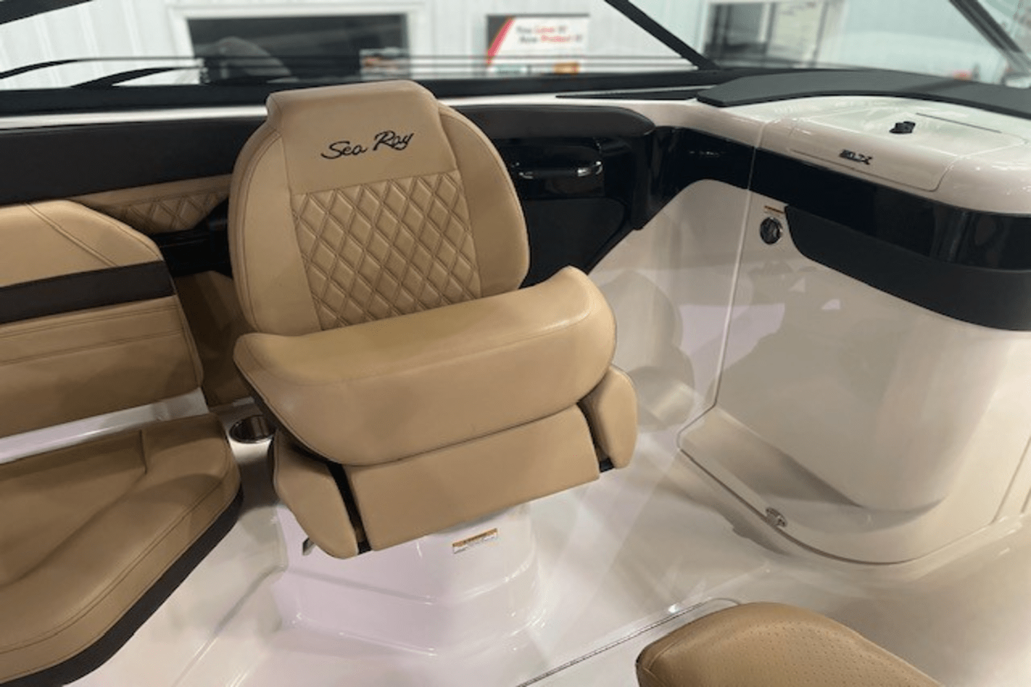 2025 Sea Ray SLX 280 Image Thumbnail #16