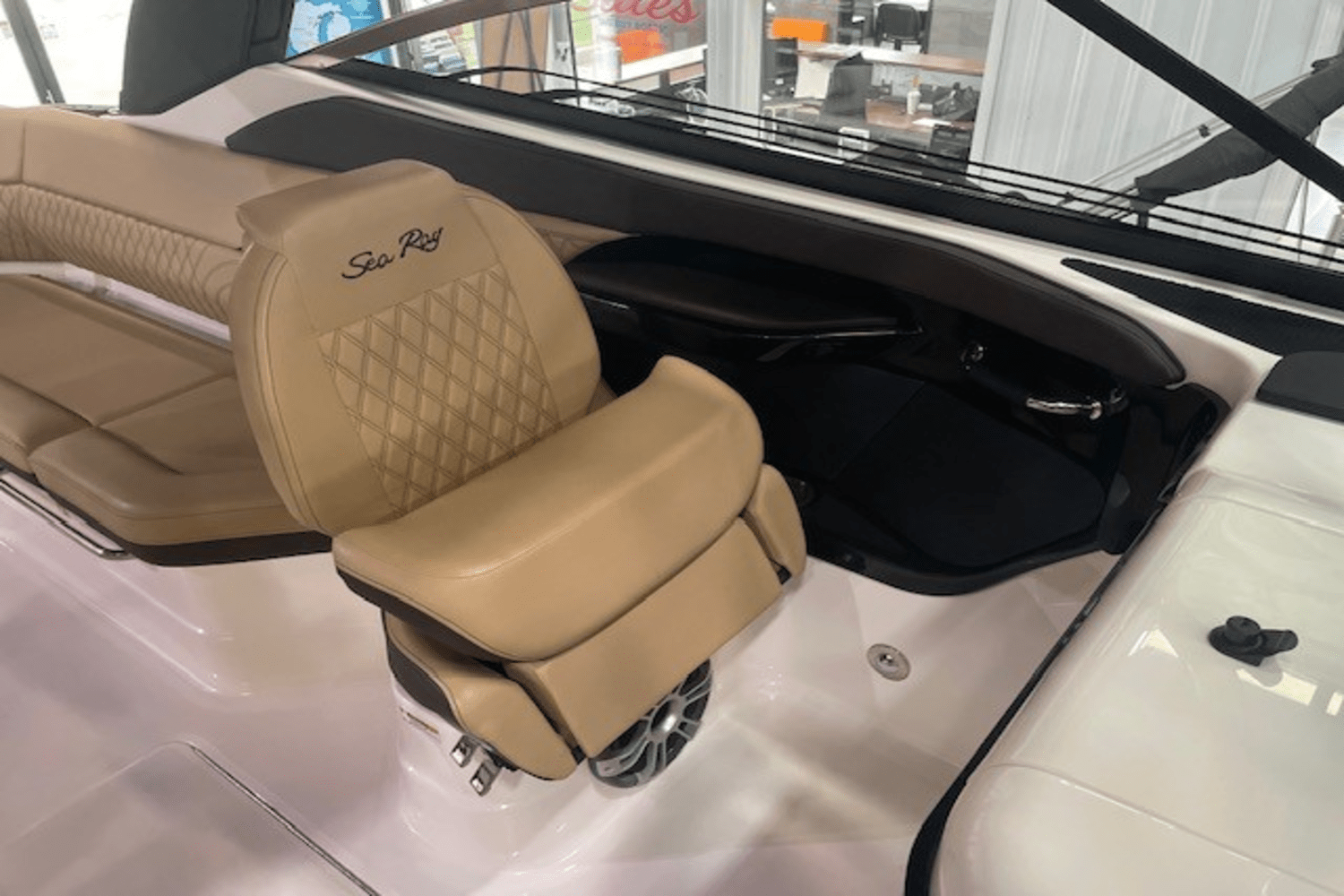 2025 Sea Ray SLX 280 Image Thumbnail #17