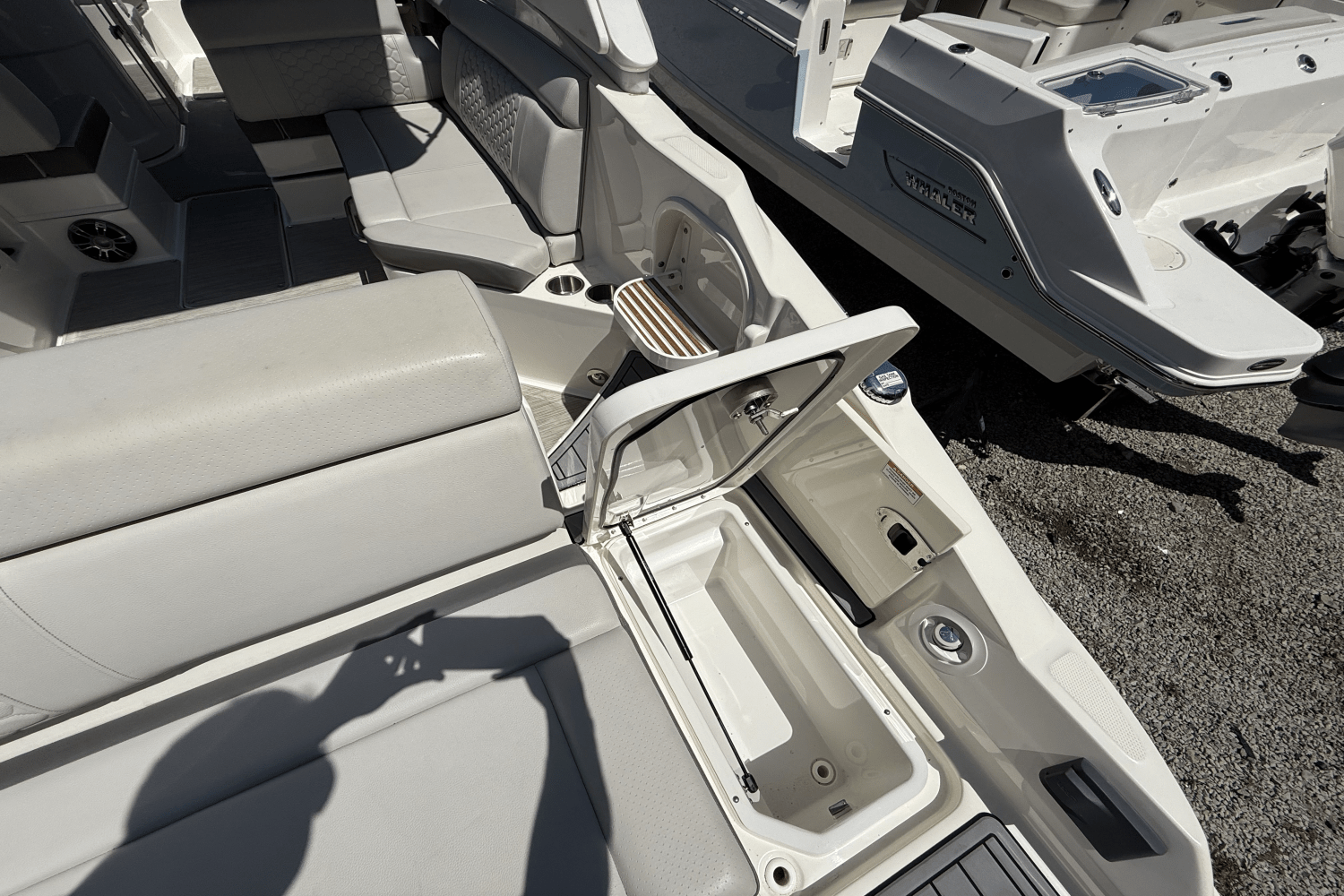 2021 Sea Ray 270 SDX OB Image Thumbnail #9