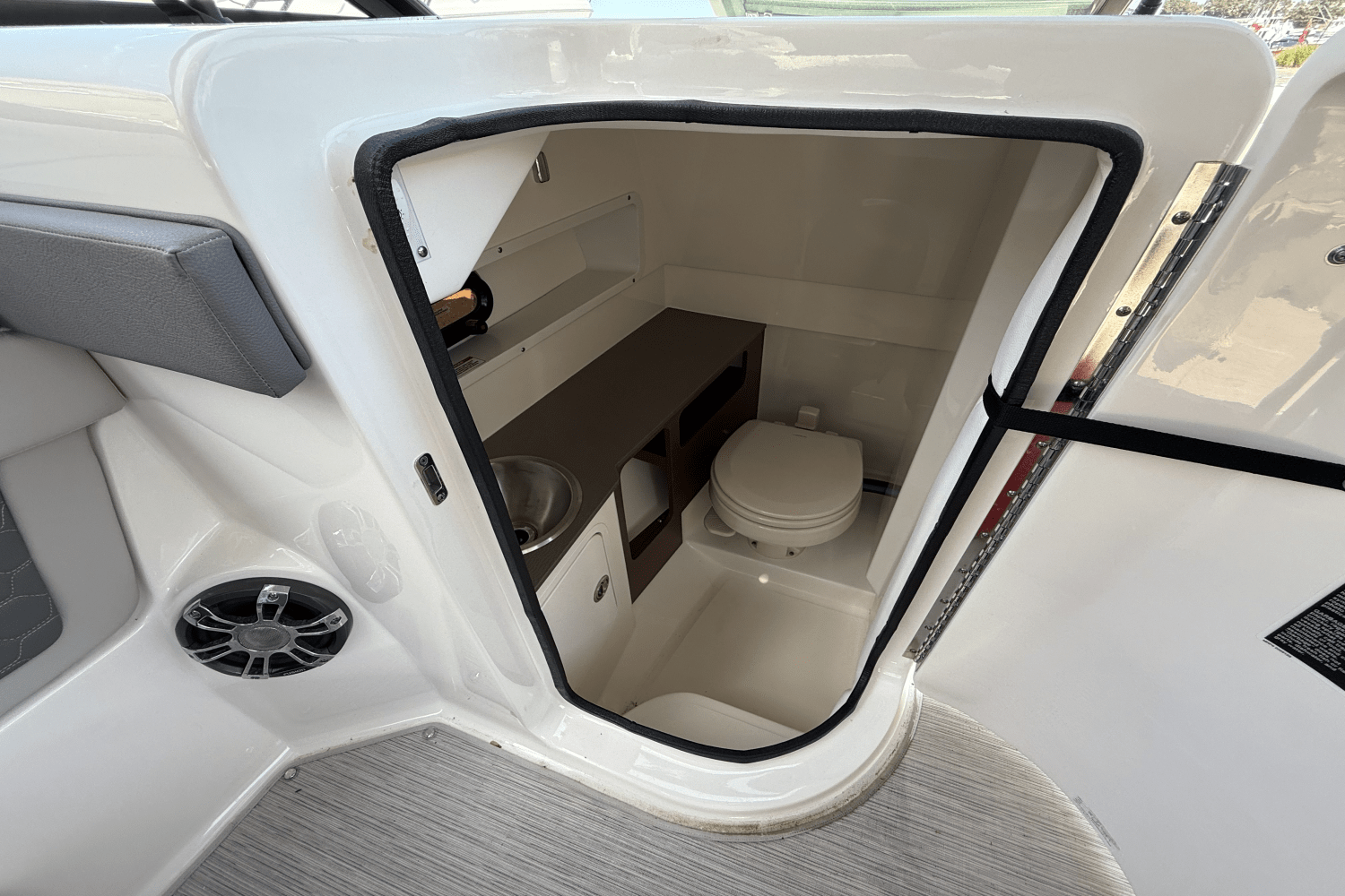 2021 Sea Ray 270 SDX OB Image Thumbnail #15
