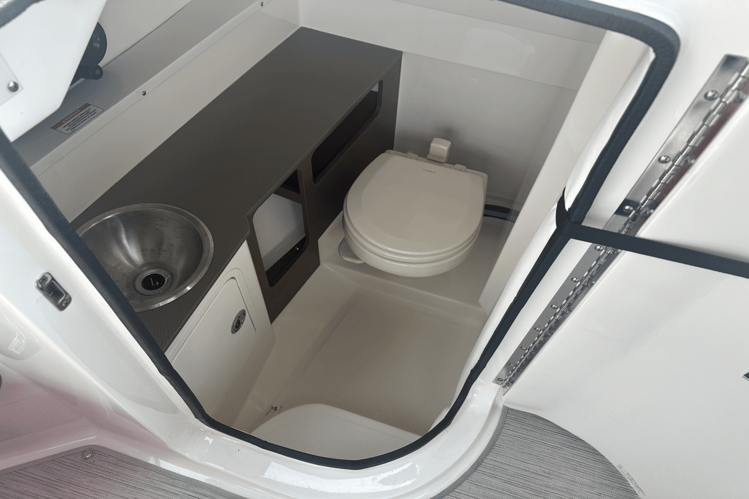 2021 Sea Ray 270 SDX OB Image Thumbnail #15