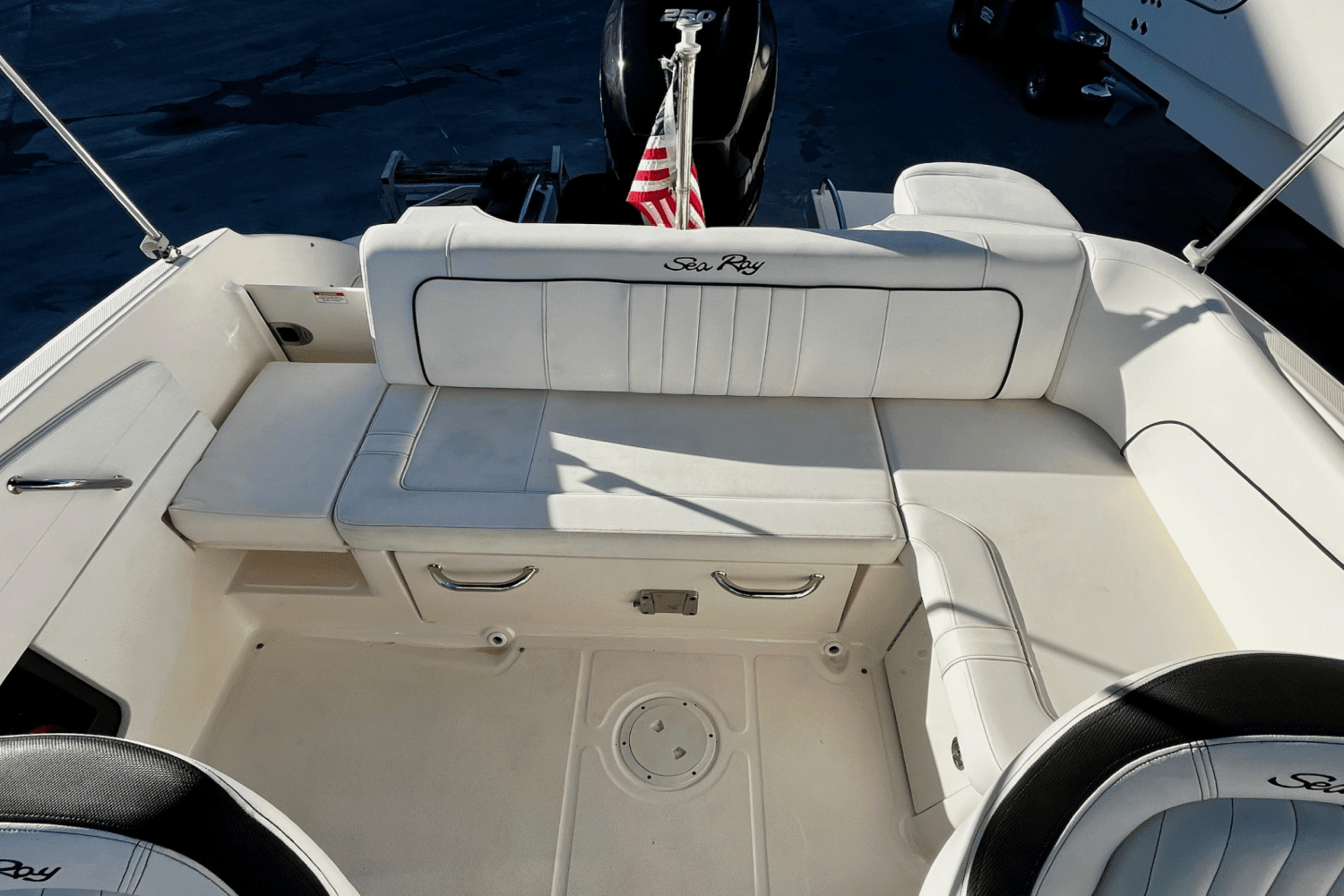 2014 Sea Ray 220 SUNDECK OUTBOARD Image Thumbnail #10