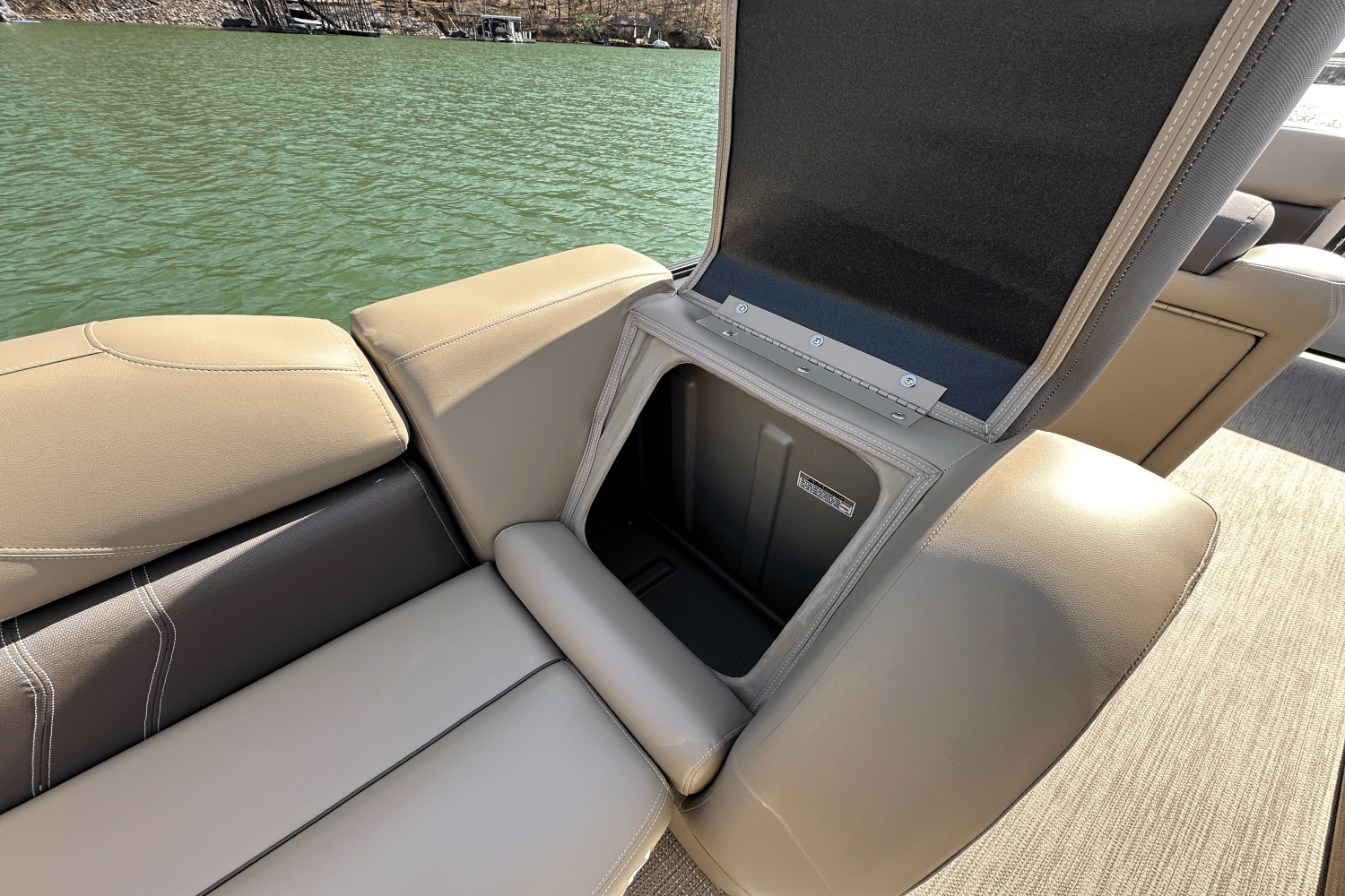 2025 Sylvan MIRAGE 822 Image Thumbnail #32