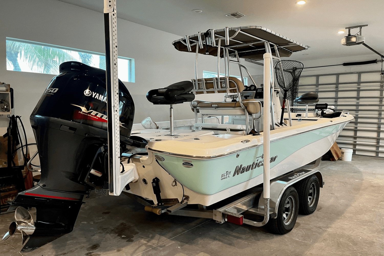 2019 NauticStar 2400 SPORT Image Thumbnail #5