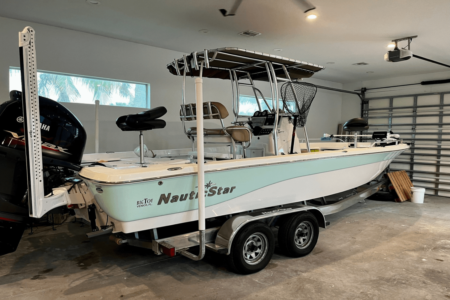 2019 NauticStar 2400 SPORT Image Thumbnail #3