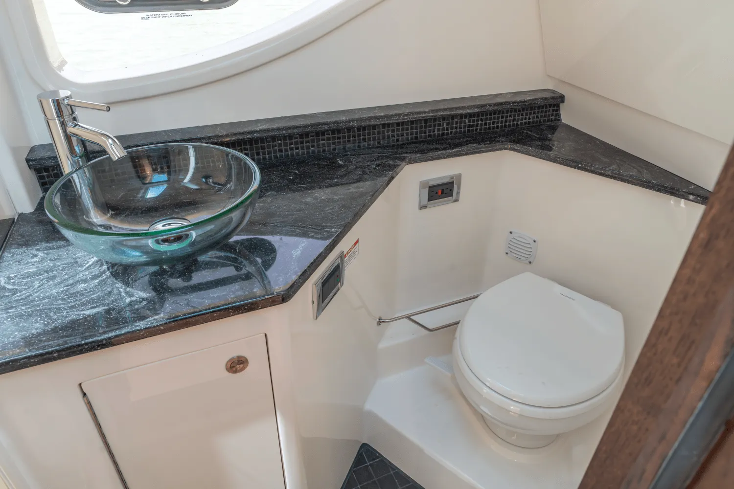 2025 Sea Ray Sundancer 370 Outboard Image Thumbnail #12