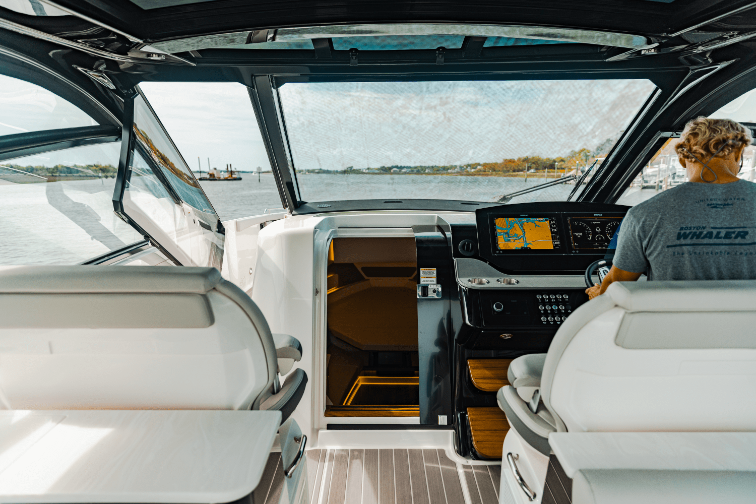 2025 Sea Ray Sundancer 370 Outboard Image Thumbnail #11