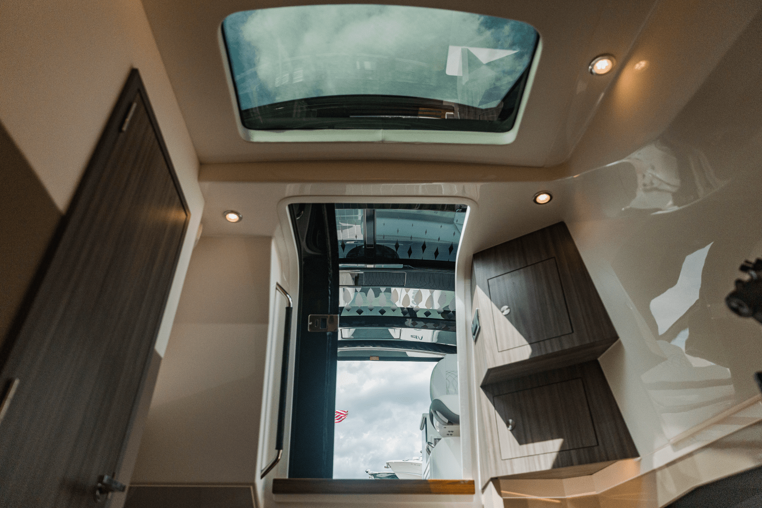 2025 Sea Ray Sundancer 370 Outboard Image Thumbnail #36