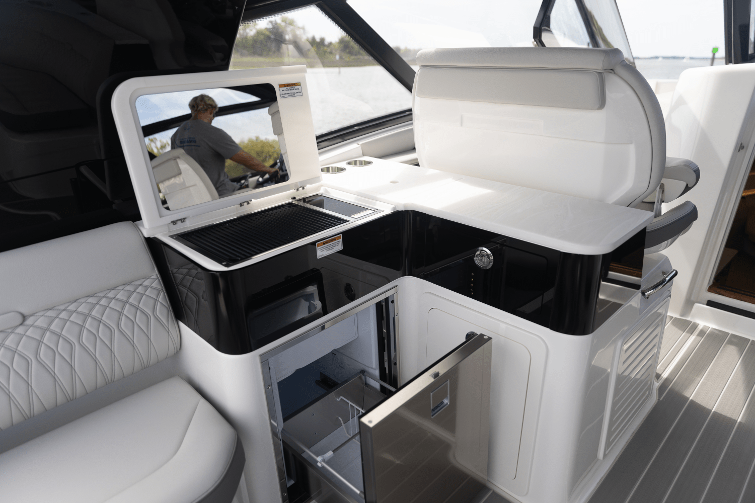 2025 Sea Ray Sundancer 370 Outboard Image Thumbnail #12